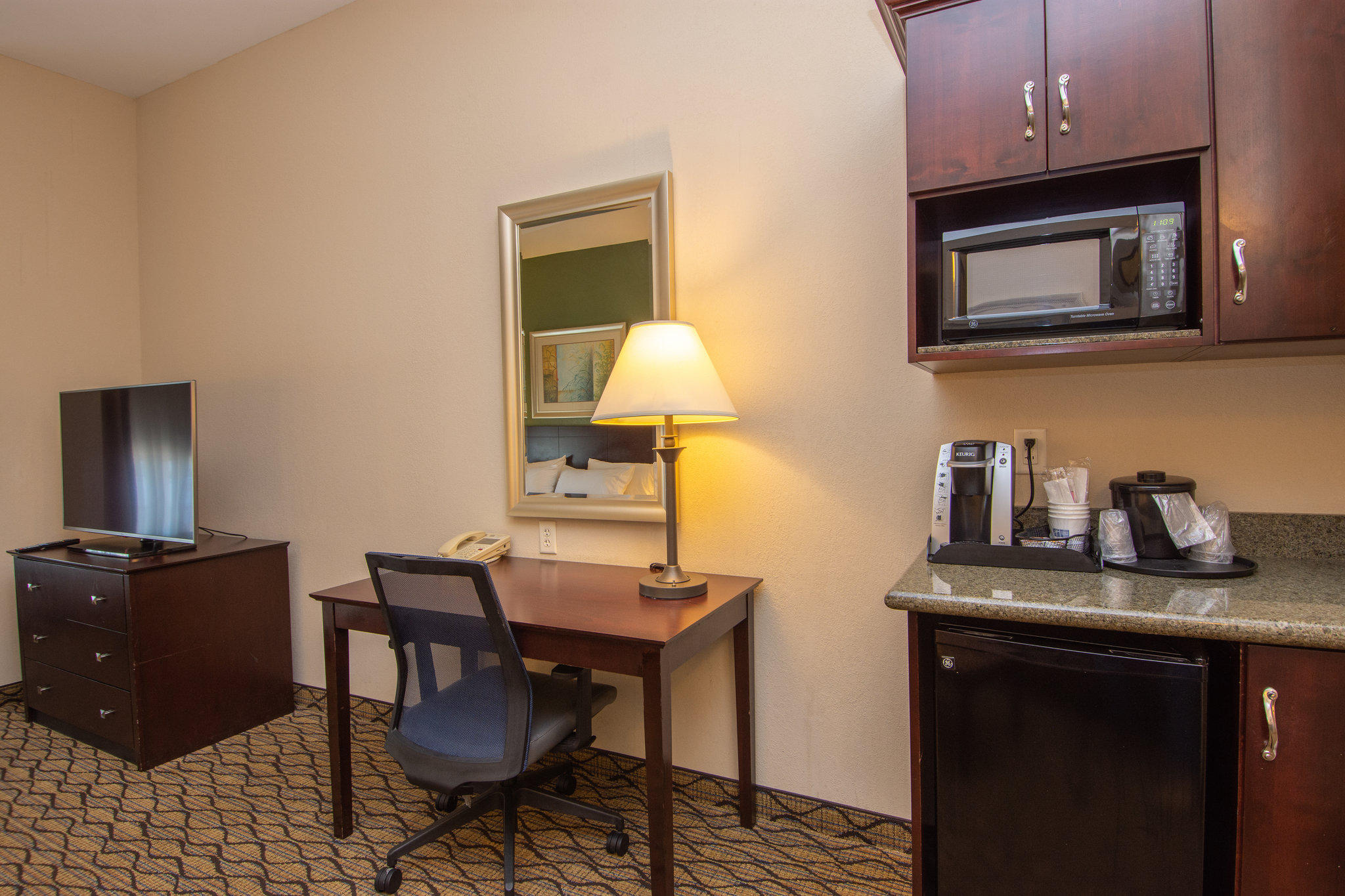 Holiday Inn Express & Suites Springfield-Medical District Photo