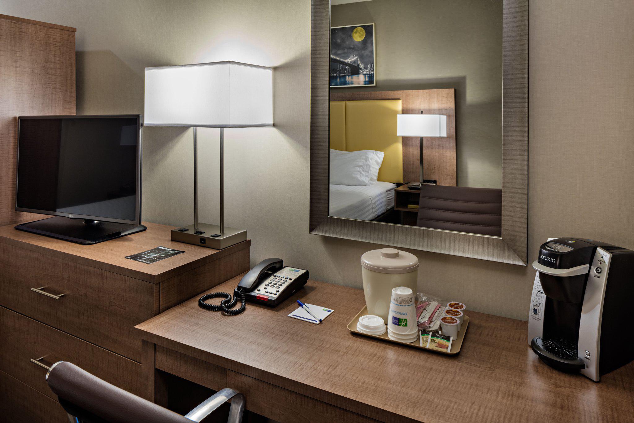 Holiday Inn Express New York-Brooklyn Photo