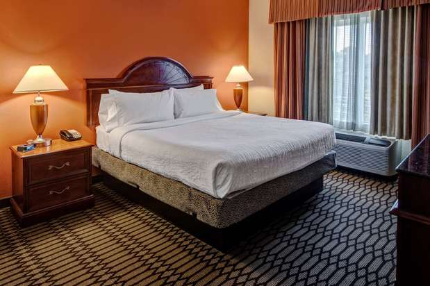 Images Hilton Garden Inn Birmingham/Lakeshore Drive