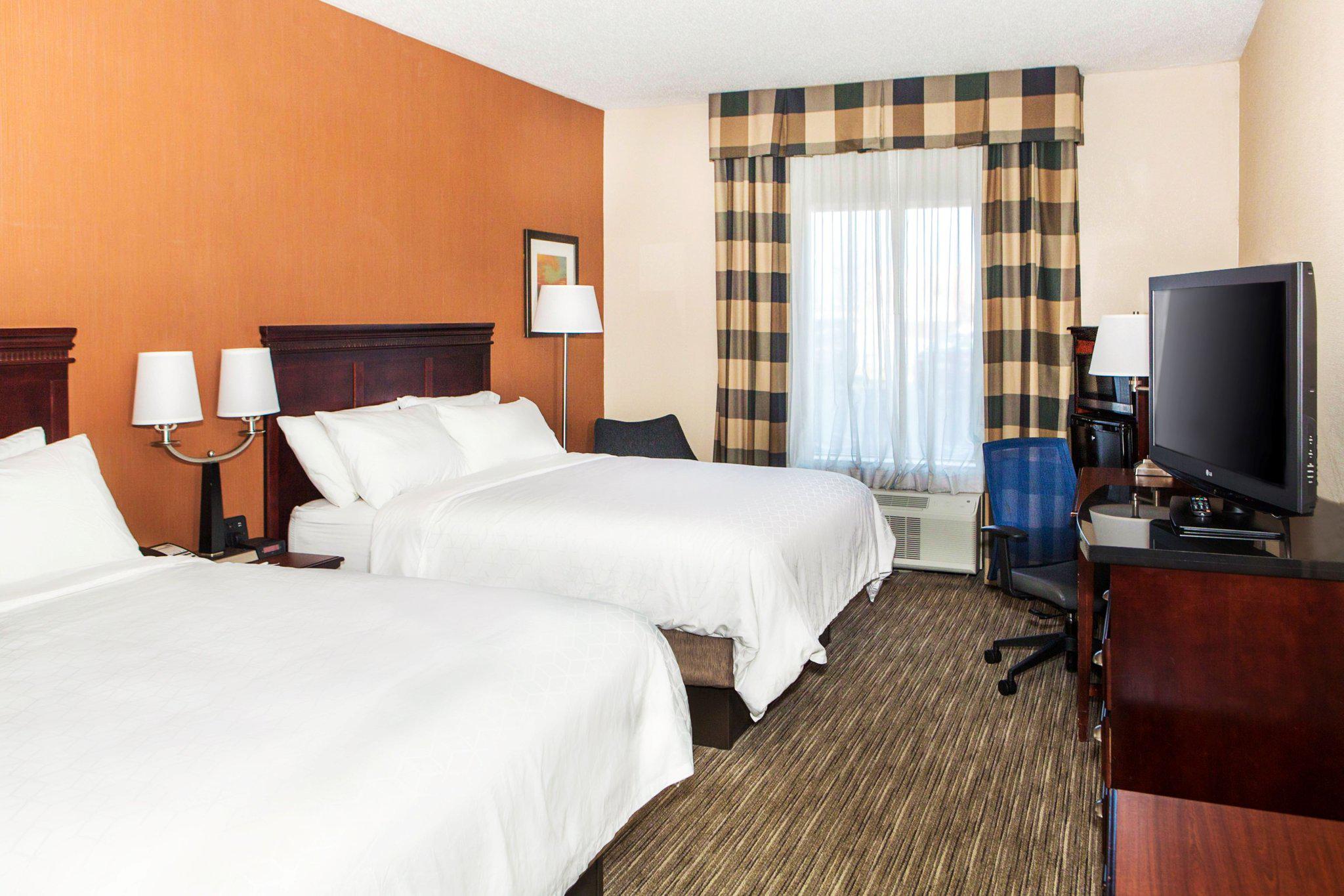 Holiday Inn Express & Suites Chambersburg Photo