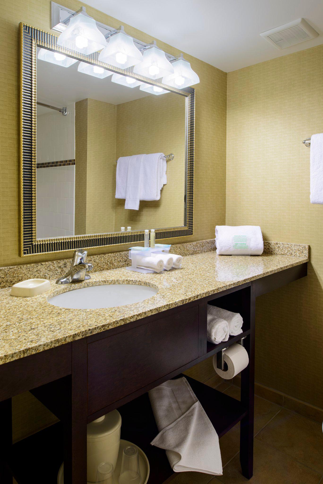 Holiday Inn Express Philadelphia - Penns Landing Photo