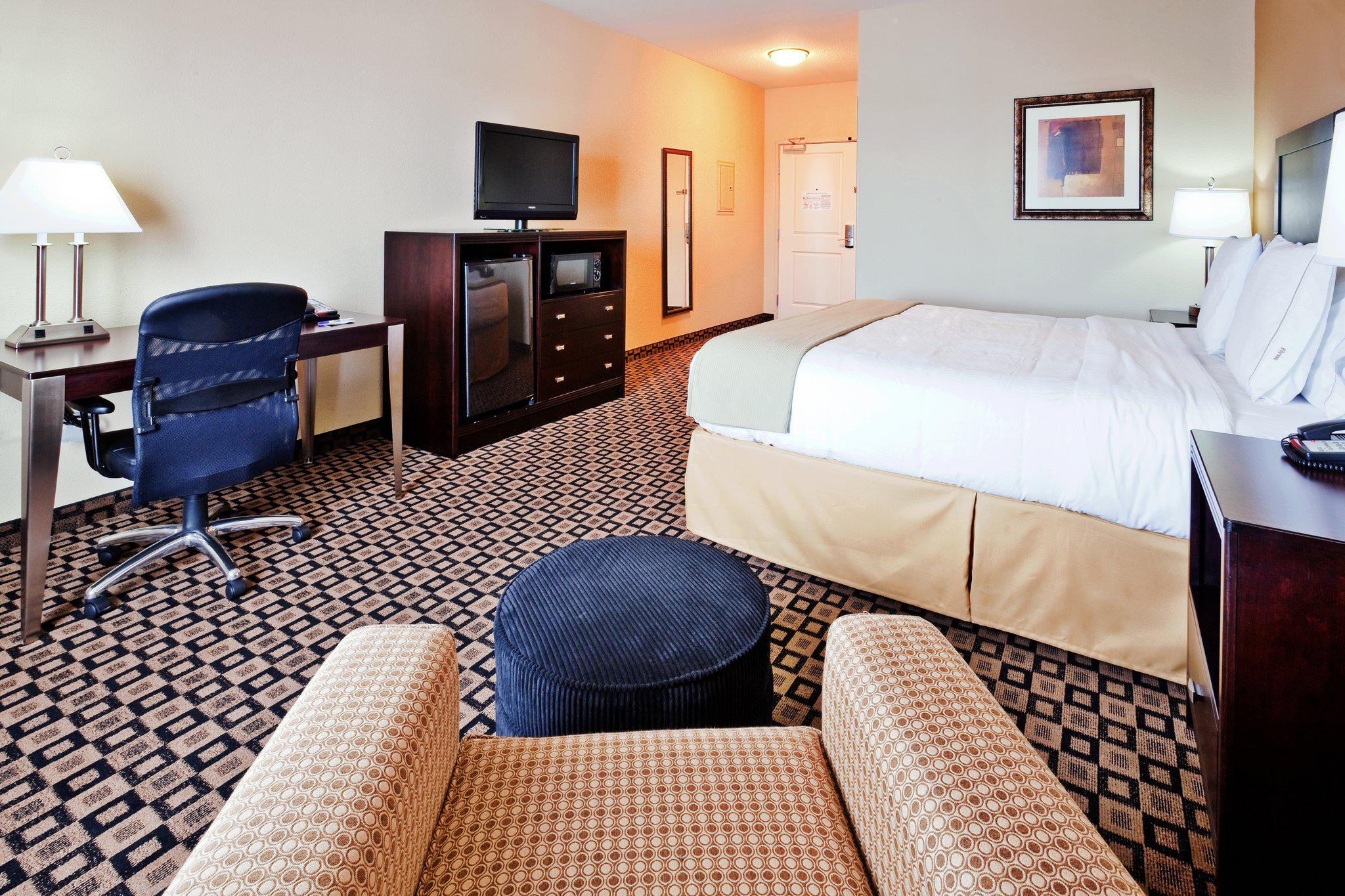 Holiday Inn Express & Suites Clovis Photo