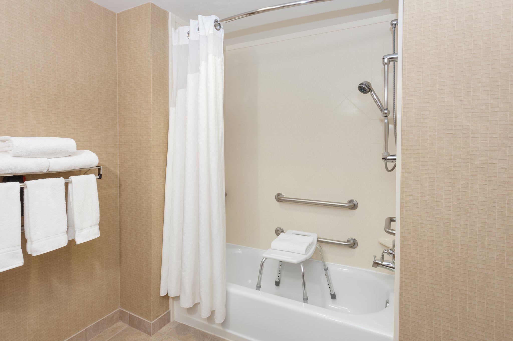 Holiday Inn Express & Suites Hampton South-Seabrook Photo