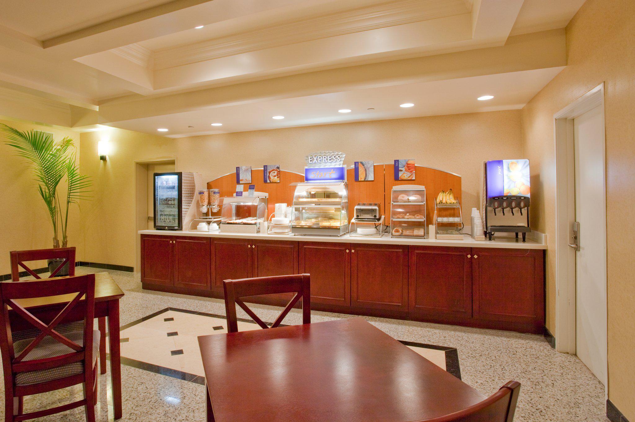 Holiday Inn Express & Suites Los Angeles Airport Hawthorne Photo