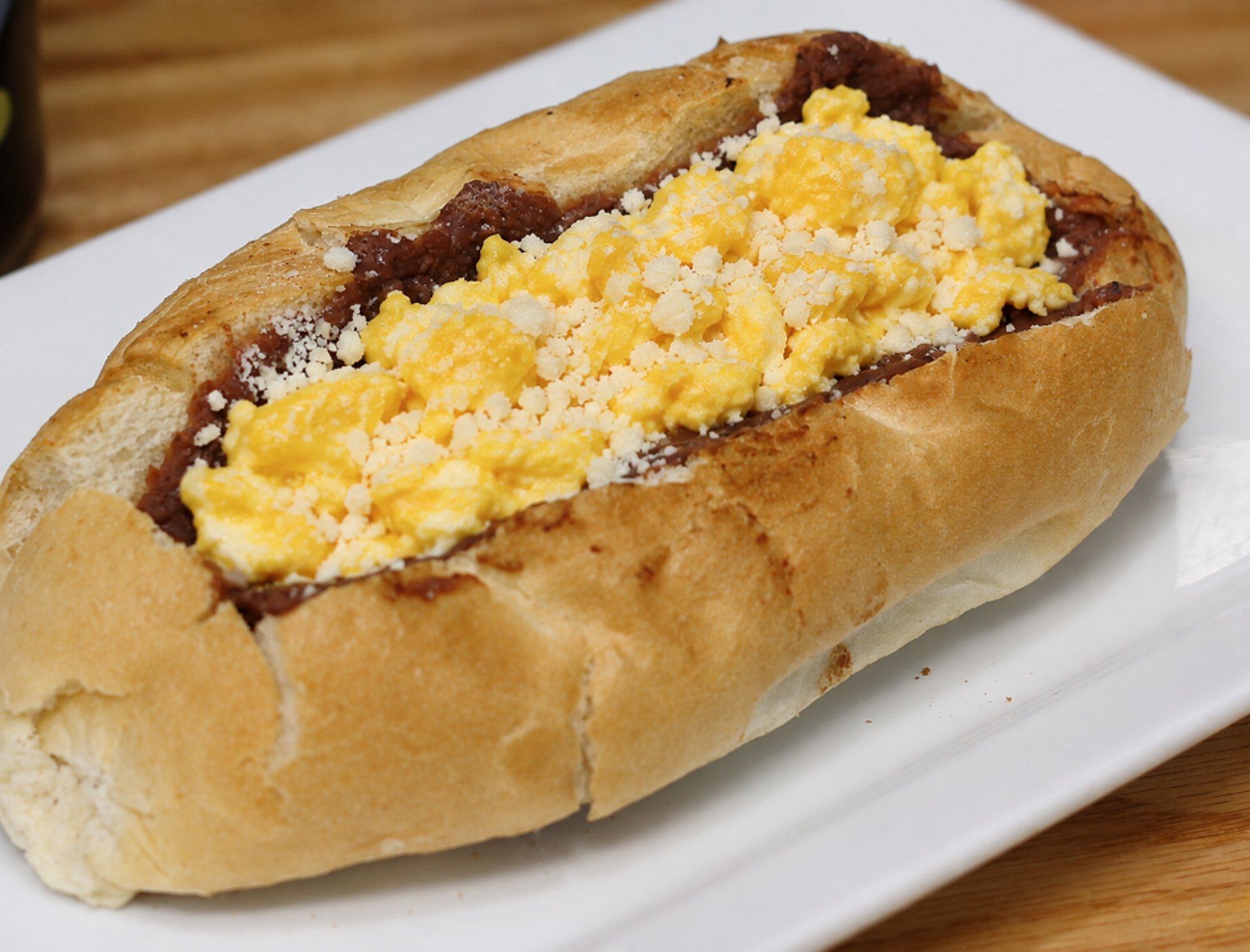 Pan con Frijol y Huevo