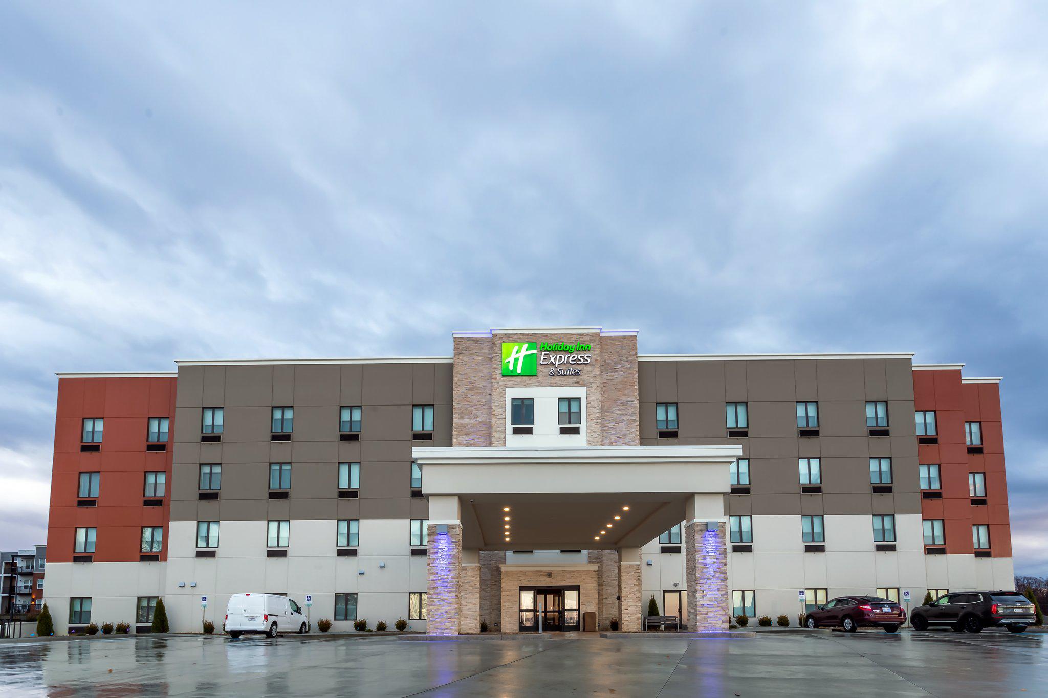 Holiday Inn Express & Suites Columbus - Worthington Photo