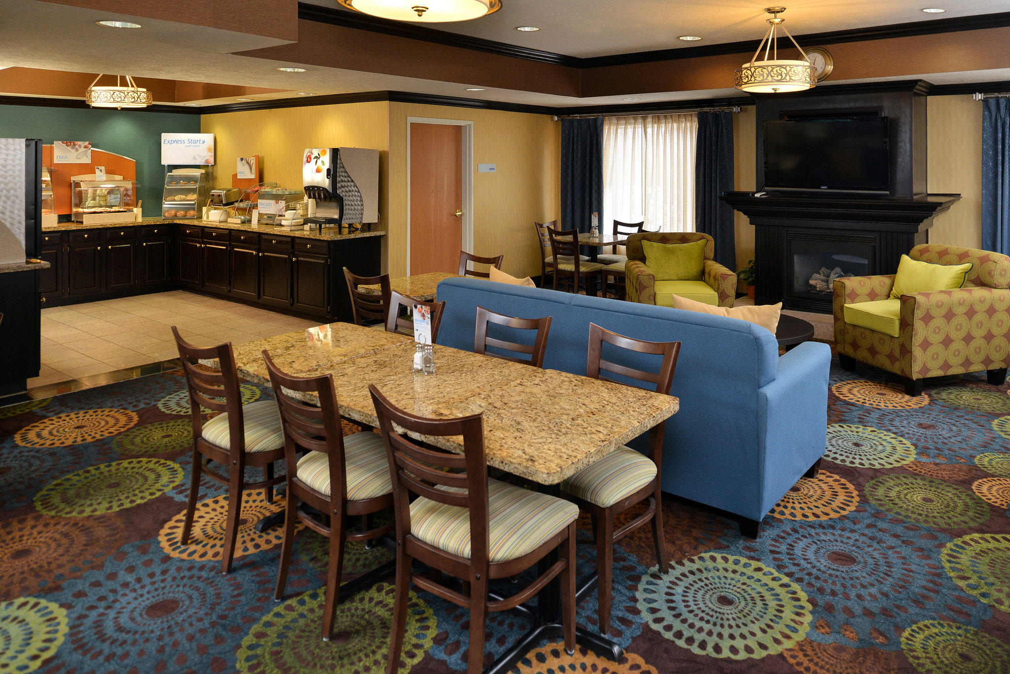 Holiday Inn Express & Suites Charlotte Photo