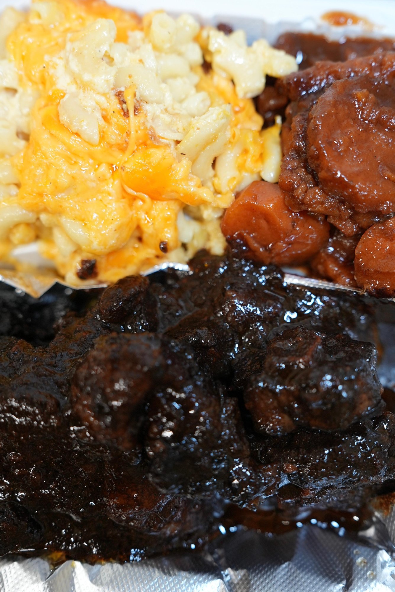 Oxtails w/ 2 Premium Sides