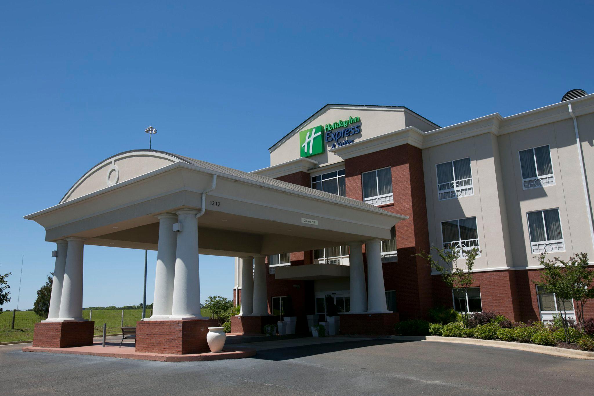 Holiday Inn Express & Suites Brookhaven Photo