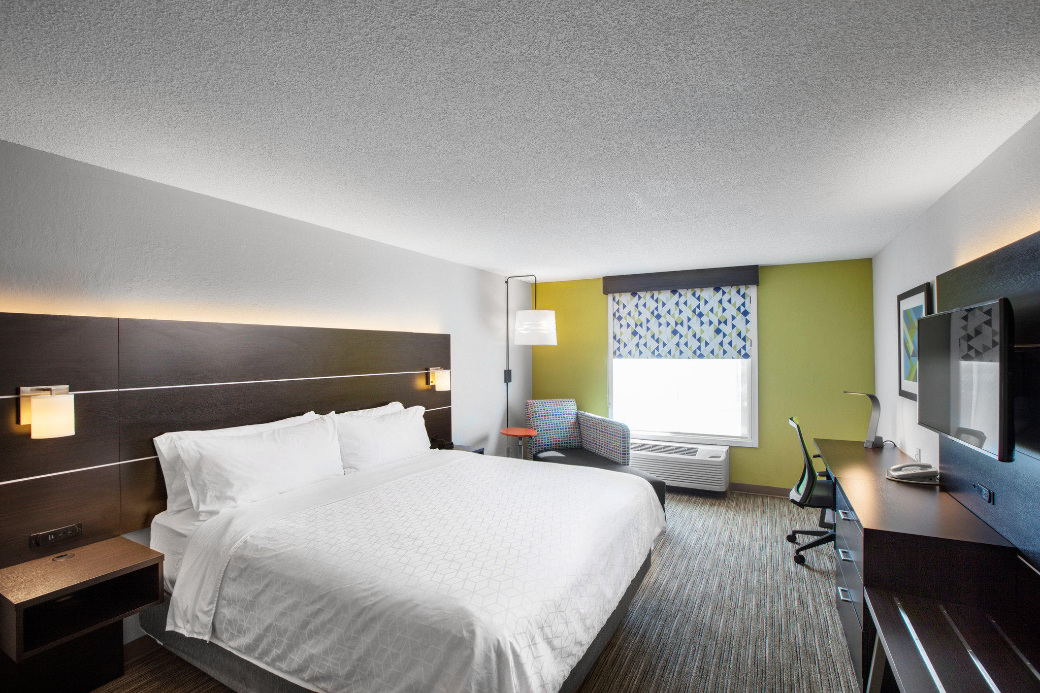 Holiday Inn Express & Suites Altoona-Des Moines Photo