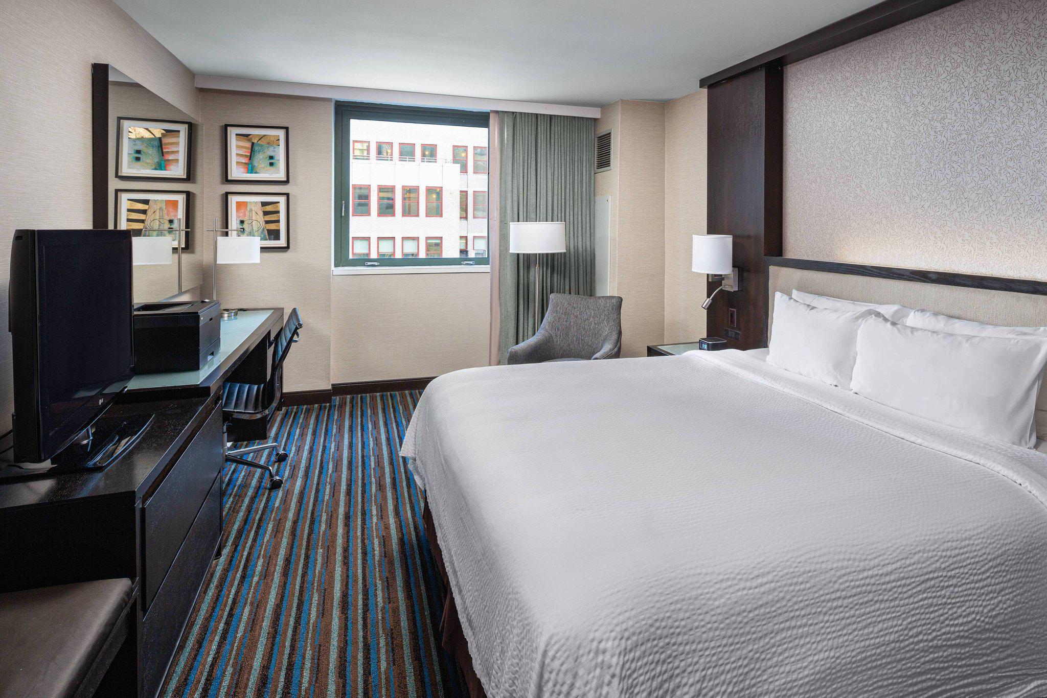 Courtyard by Marriott New York Manhattan/Times Square Photo