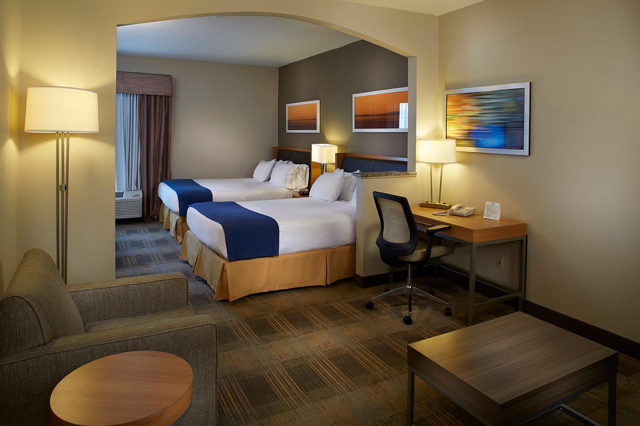 Holiday Inn Express & Suites Orangeburg Photo