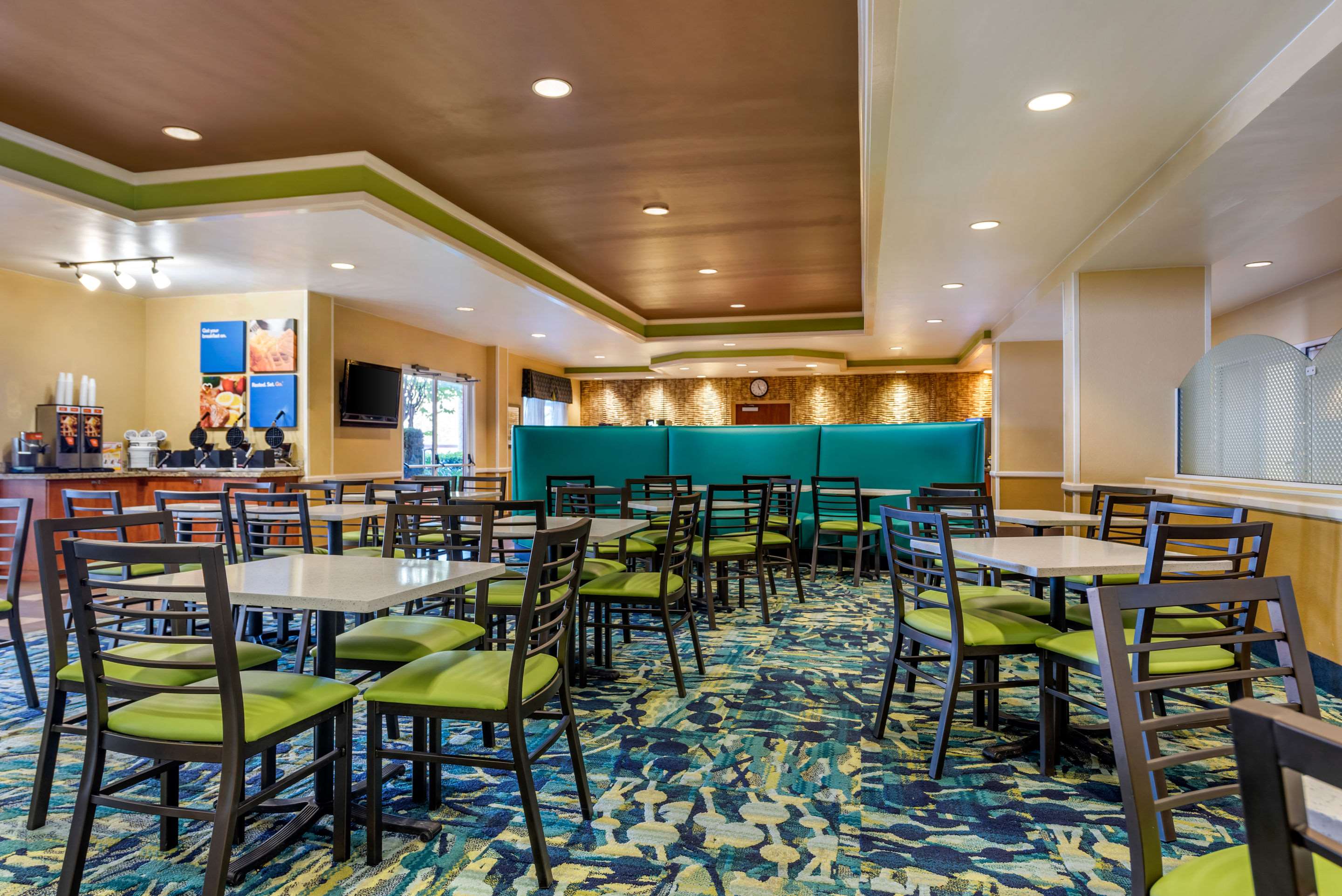 Comfort Inn & Suites Near Universal Orlando Resort Photo