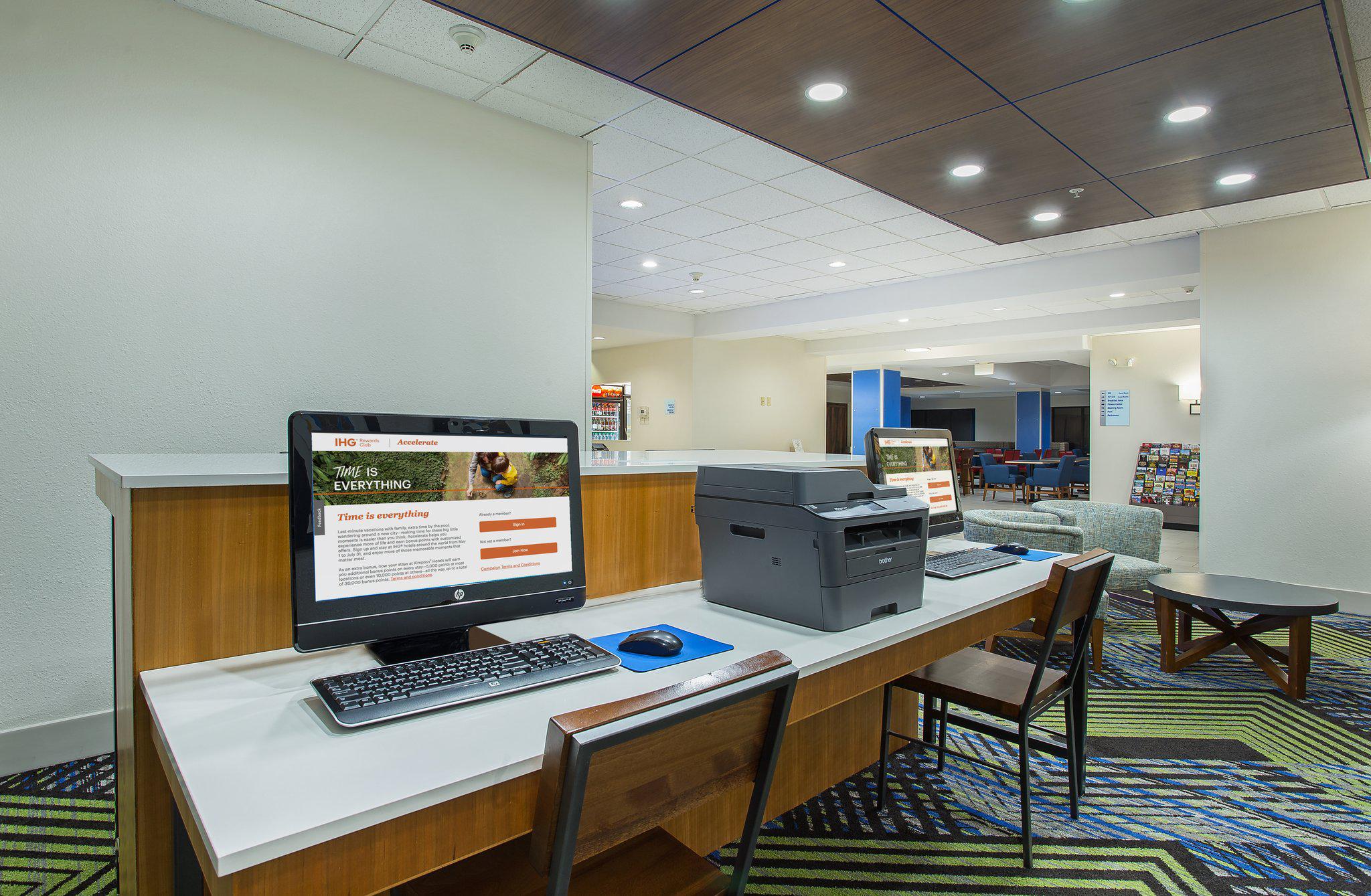 Holiday Inn Express & Suites Lebanon Photo