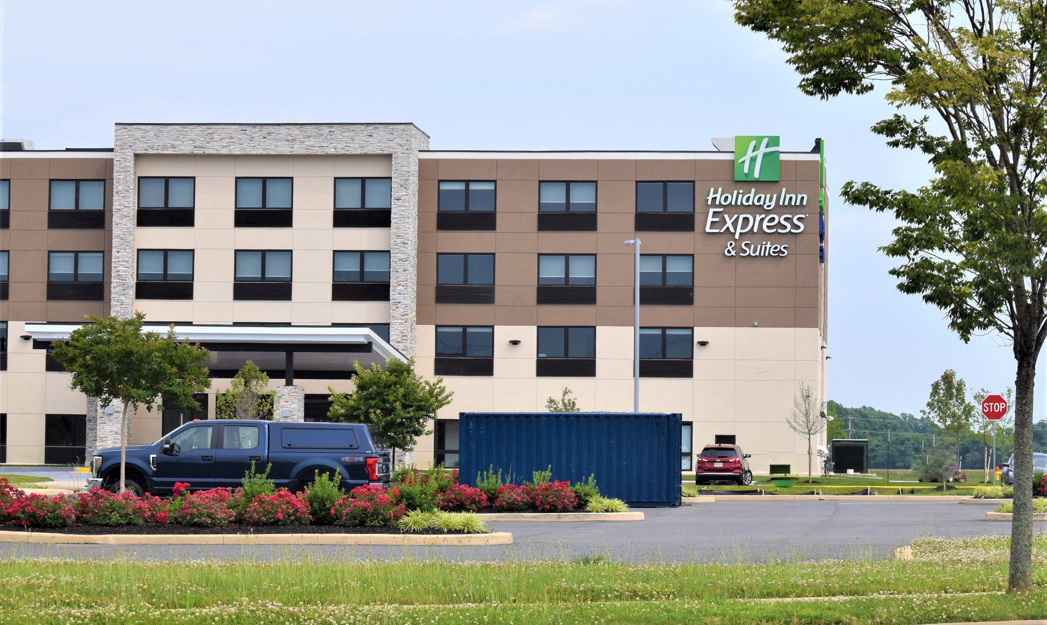 Holiday Inn Express & Suites Middletown Photo