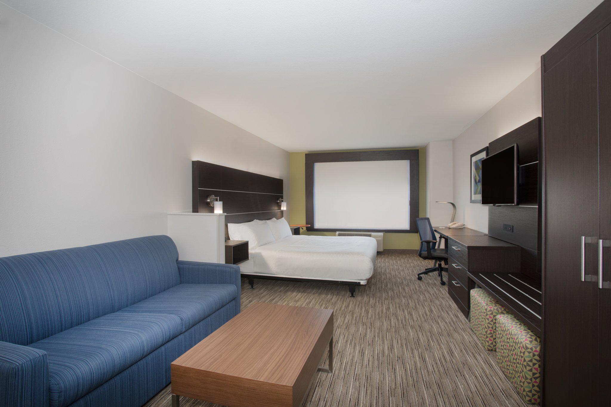 Holiday Inn Express & Suites Longmont Photo