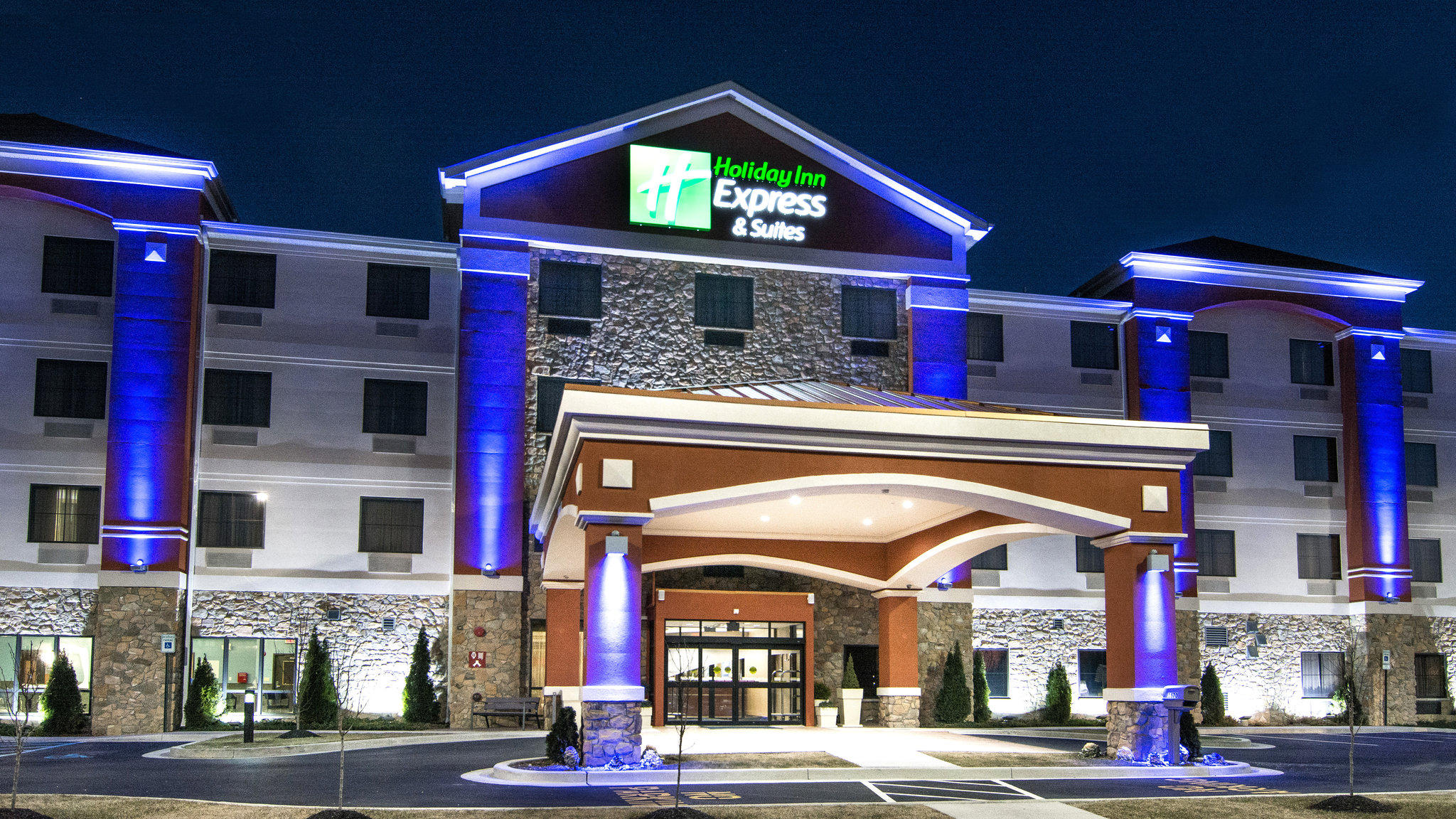 Holiday Inn Express & Suites Elkton - University Area Photo