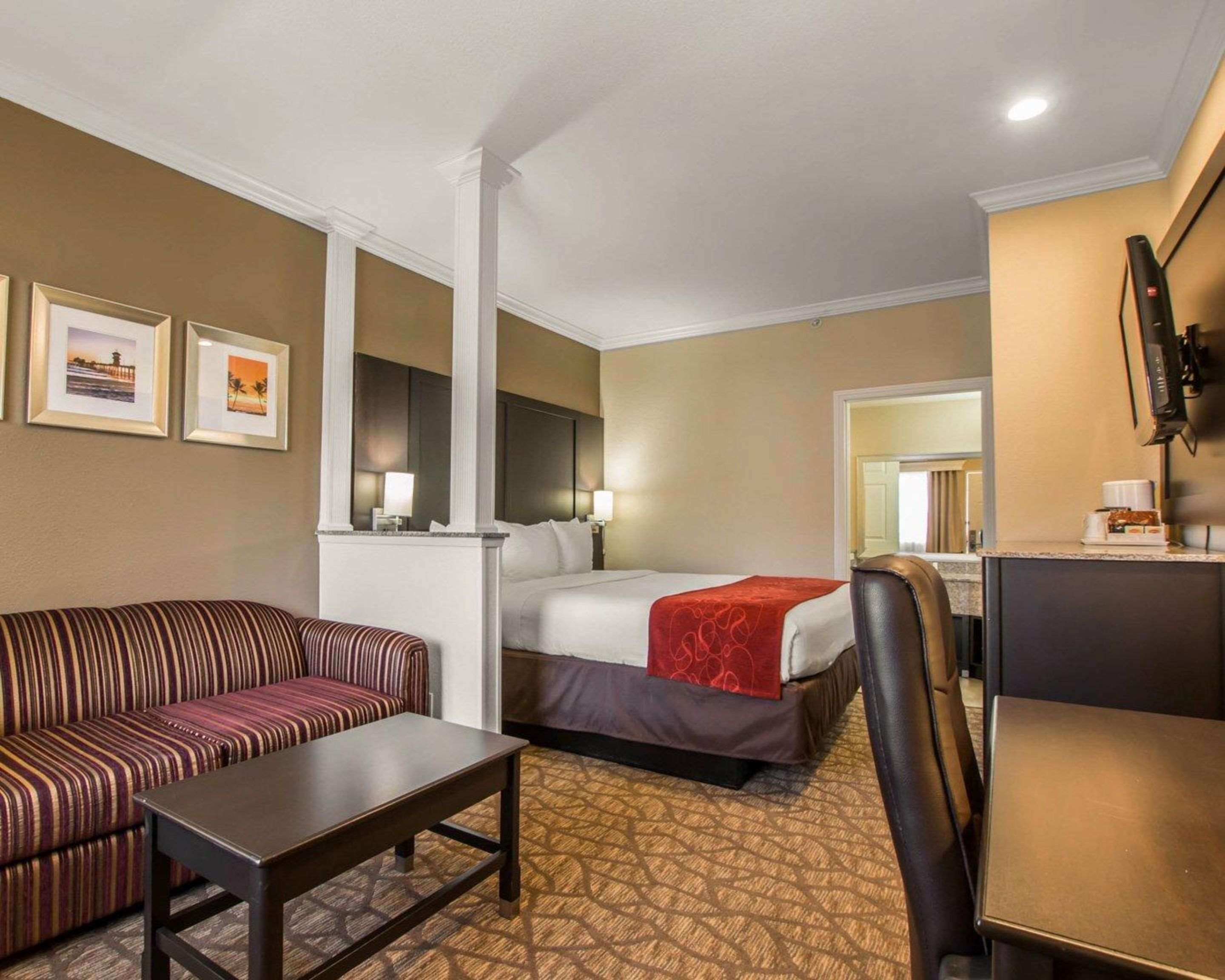 Comfort Inn & Suites Huntington Beach Photo