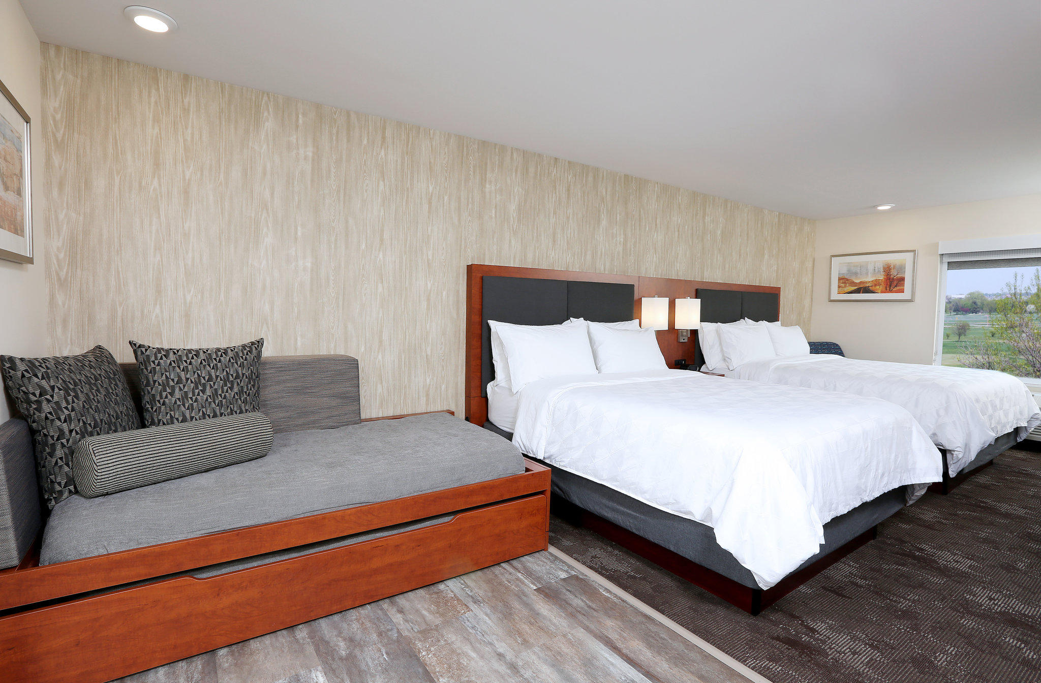 Holiday Inn & Suites Sioux Falls - Airport Photo