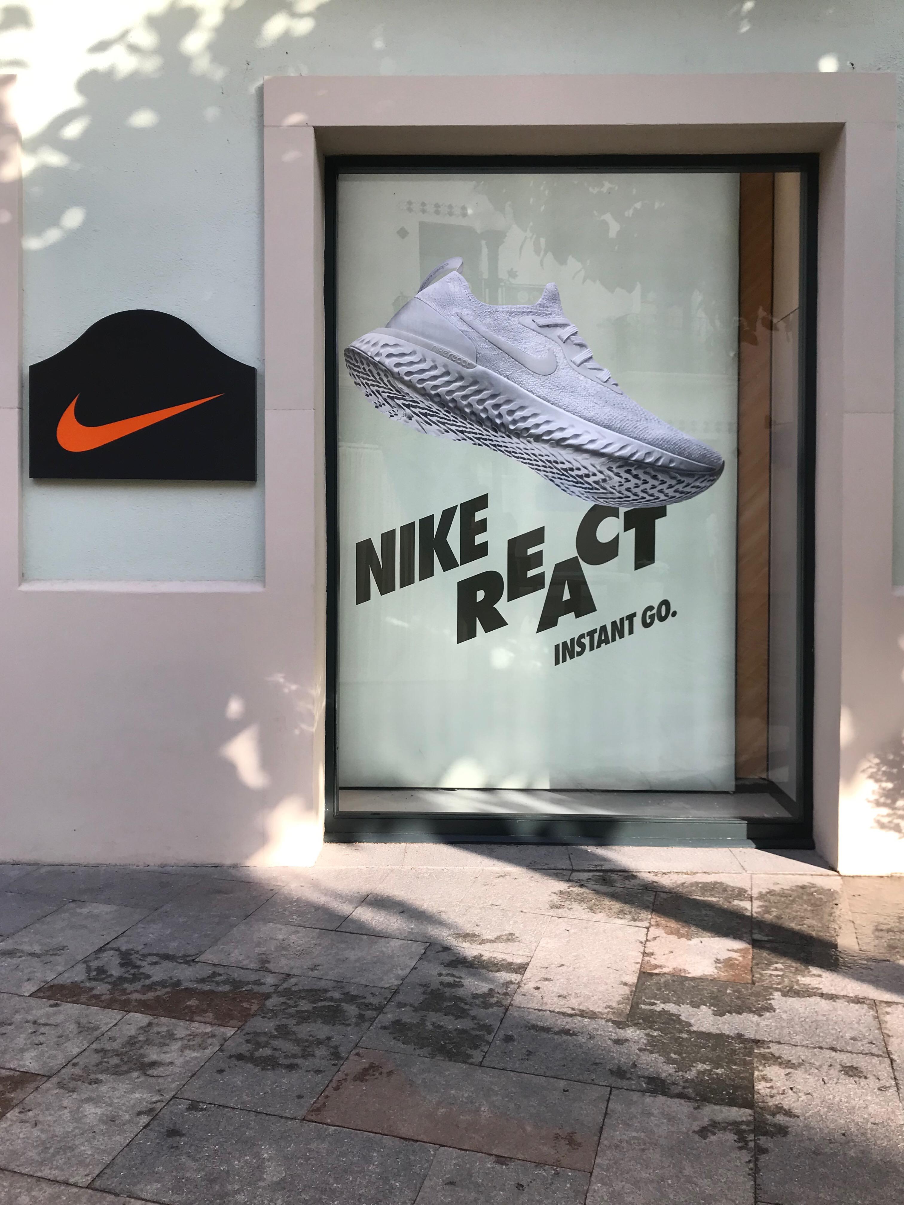 pómulo junto a Enemistarse La Roca Village Nike Factory Store - Closed | Ropa De Deporte Páginas  Amarillas