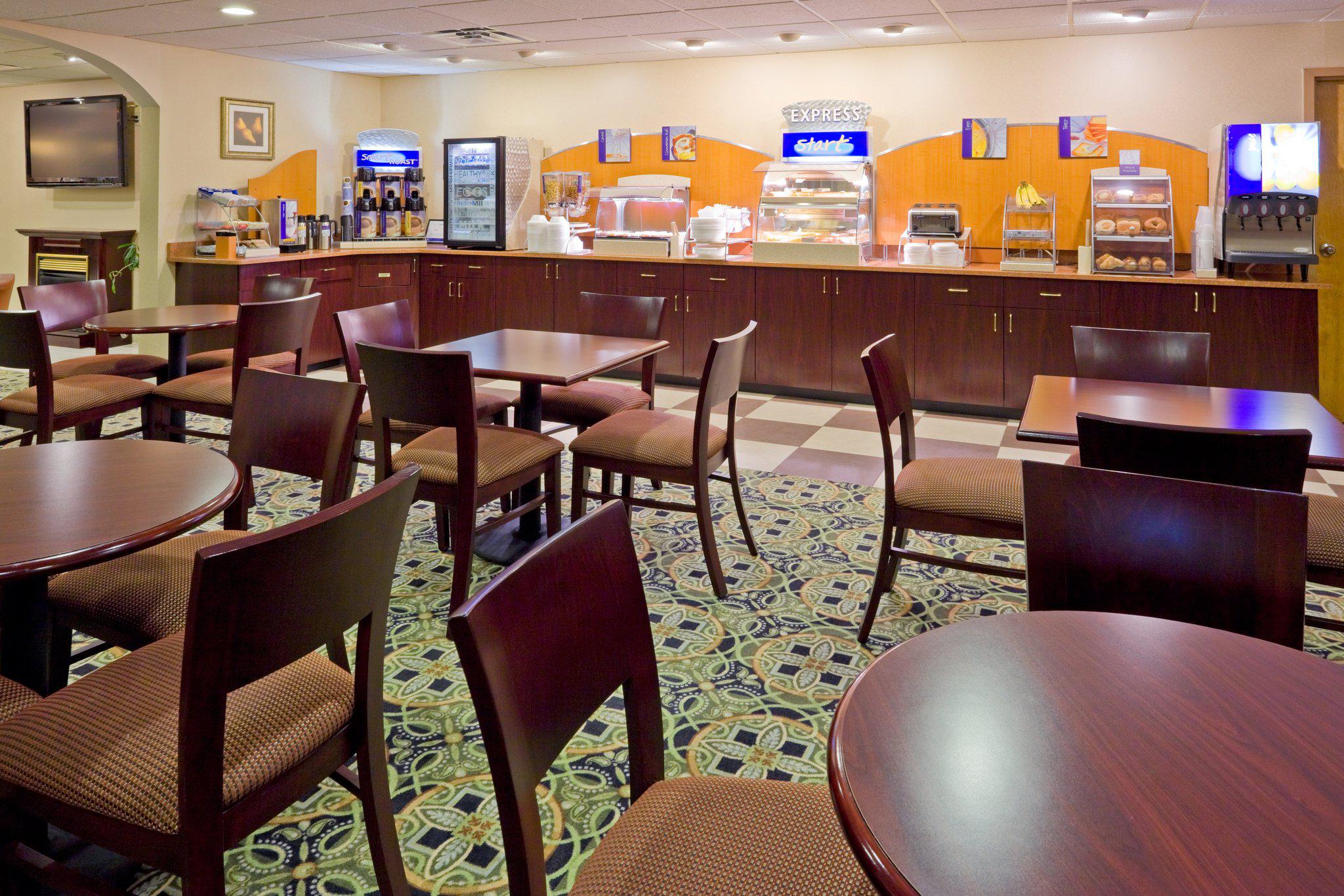 Holiday Inn Express & Suites Absecon-Atlantic City Area Photo