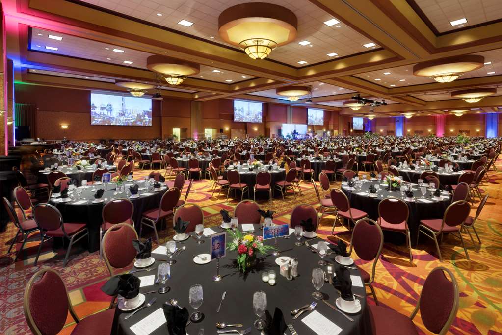 Embassy Suites by Hilton Omaha La Vista Hotel & Conference Center Image