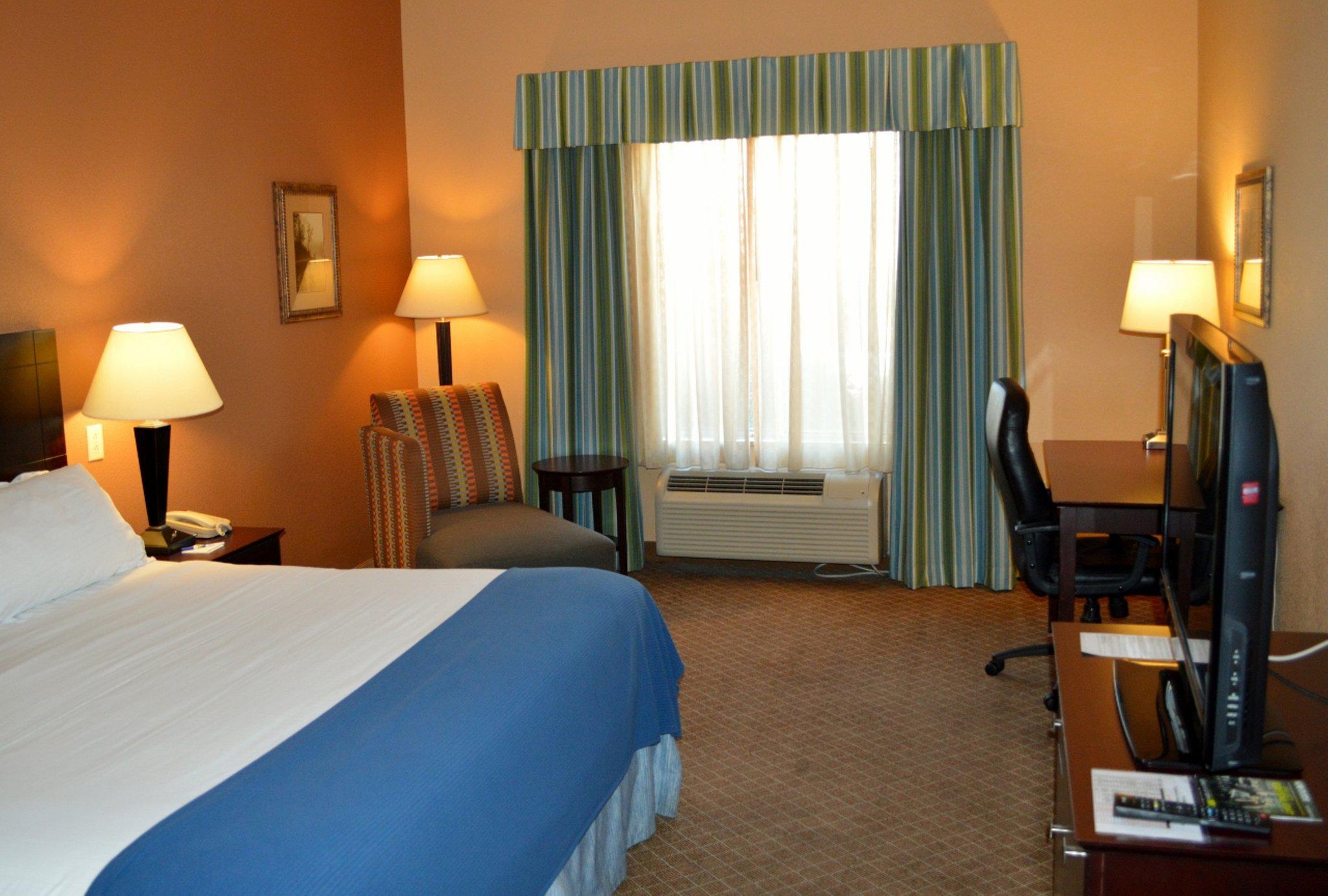 Holiday Inn Express & Suites Tucson Photo