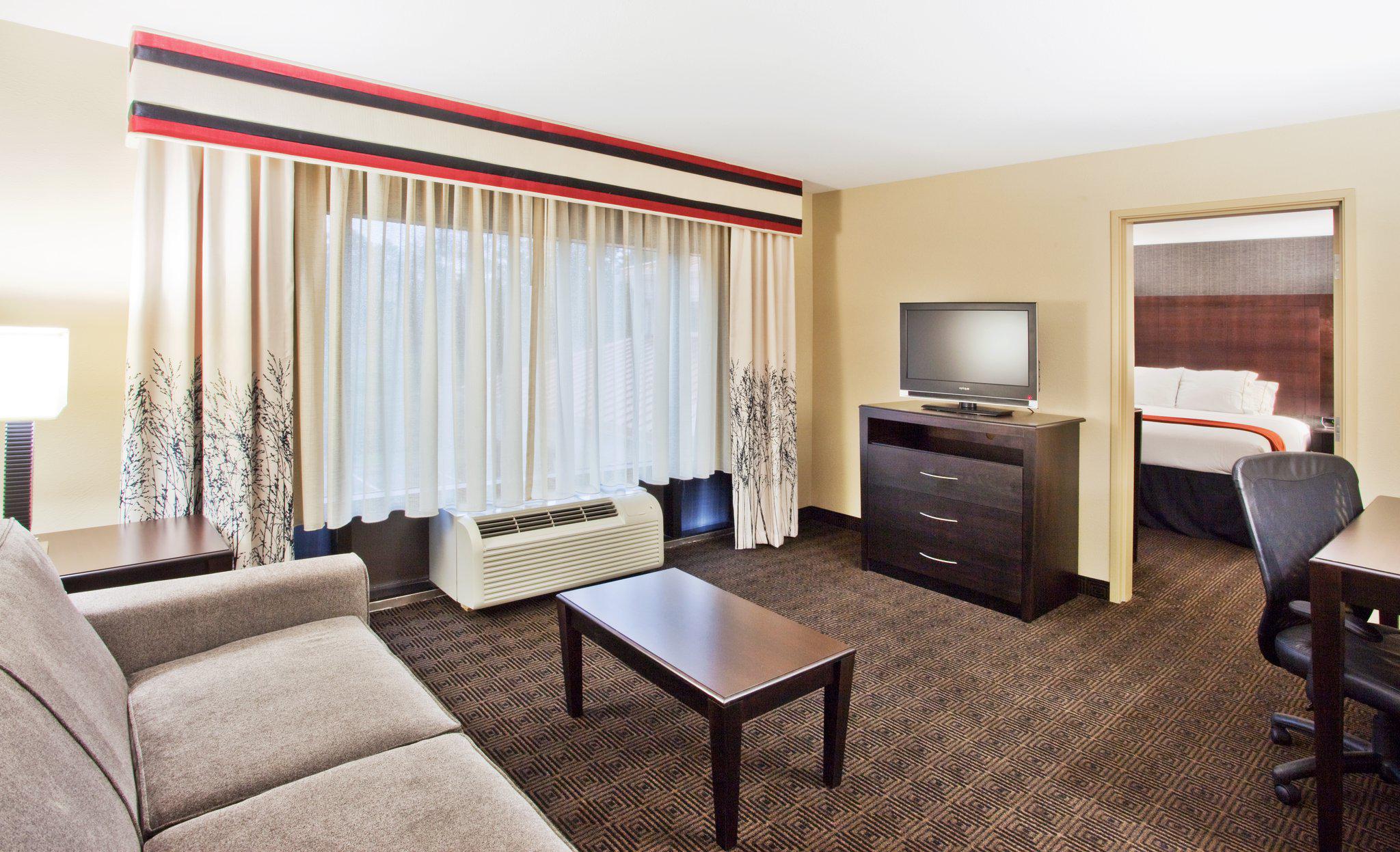 Holiday Inn Express & Suites Atlanta-Cumming Photo