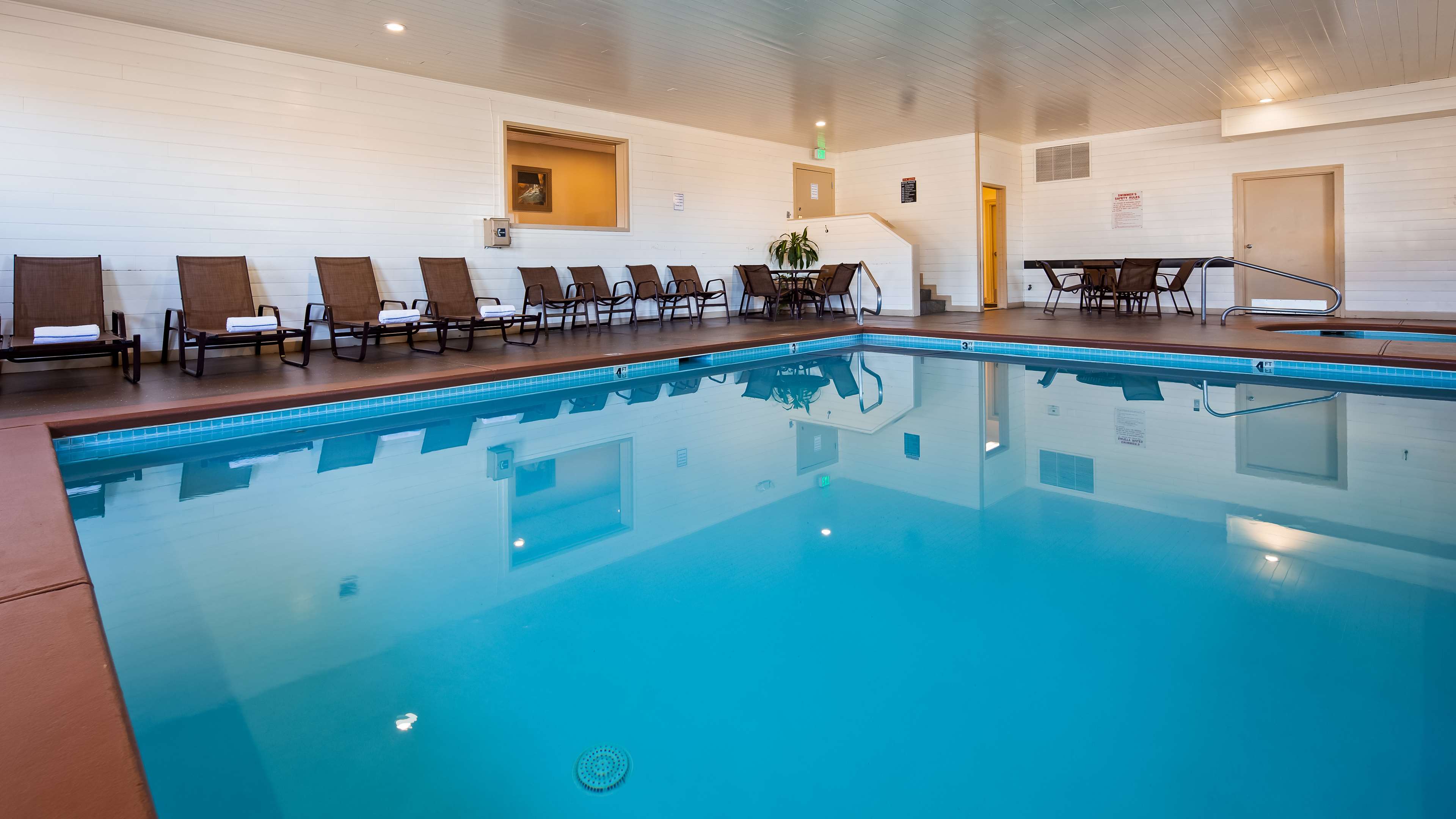 Pool and Jacuzzi