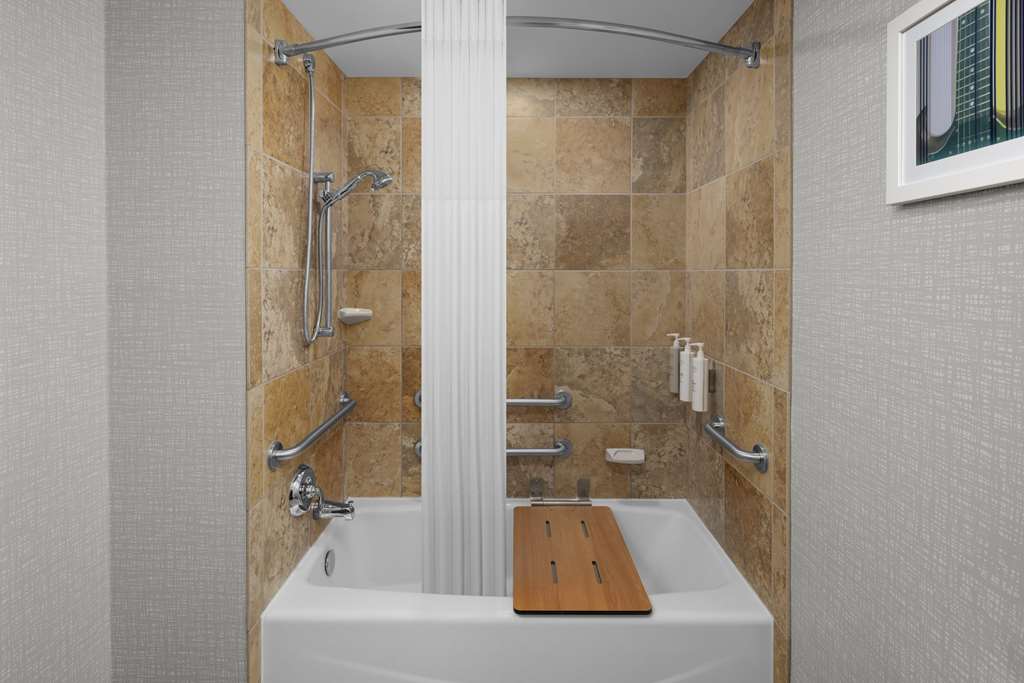 Hampton Inn Cleveland-Downtown Image