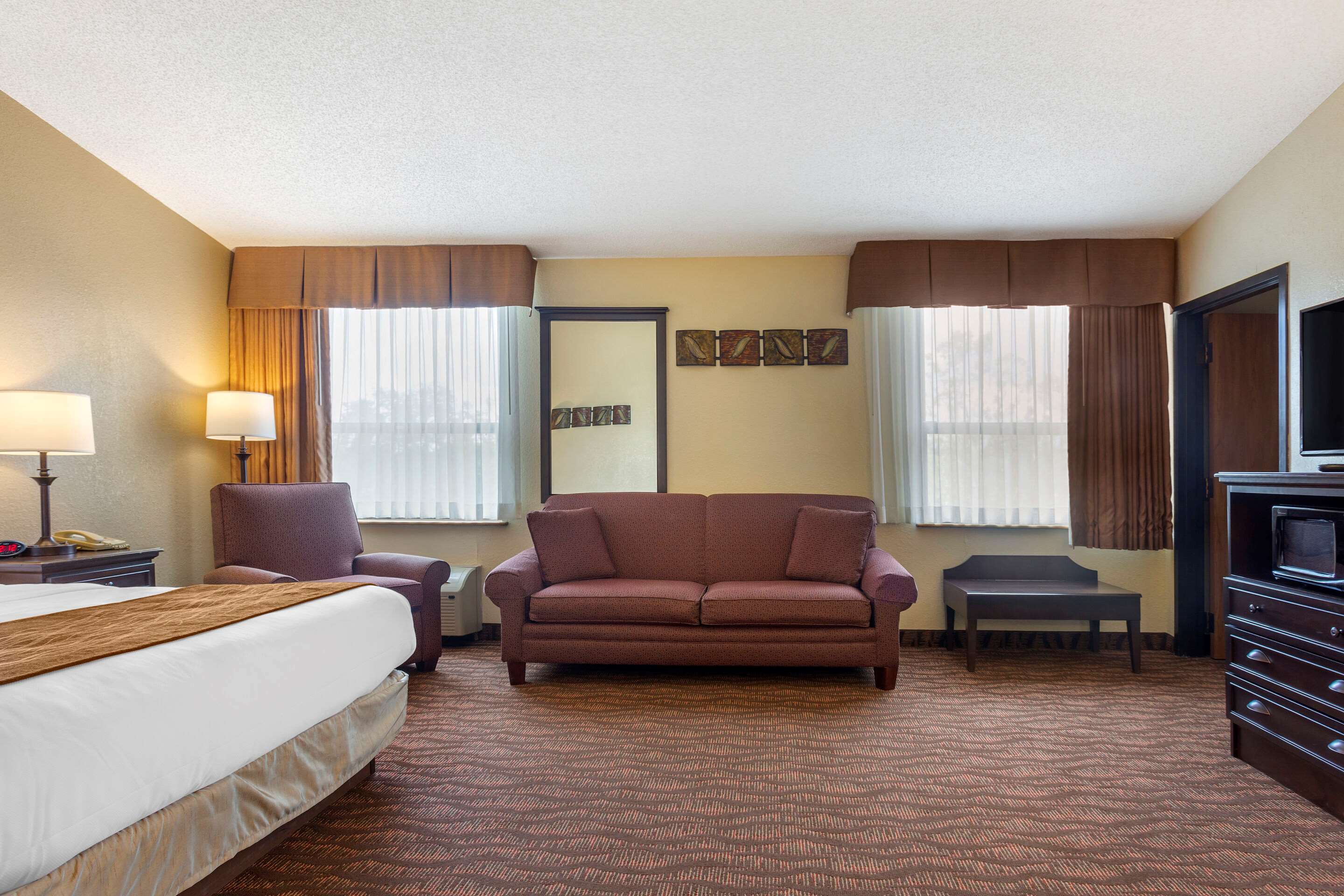 Comfort Inn At Thousand Hills Photo