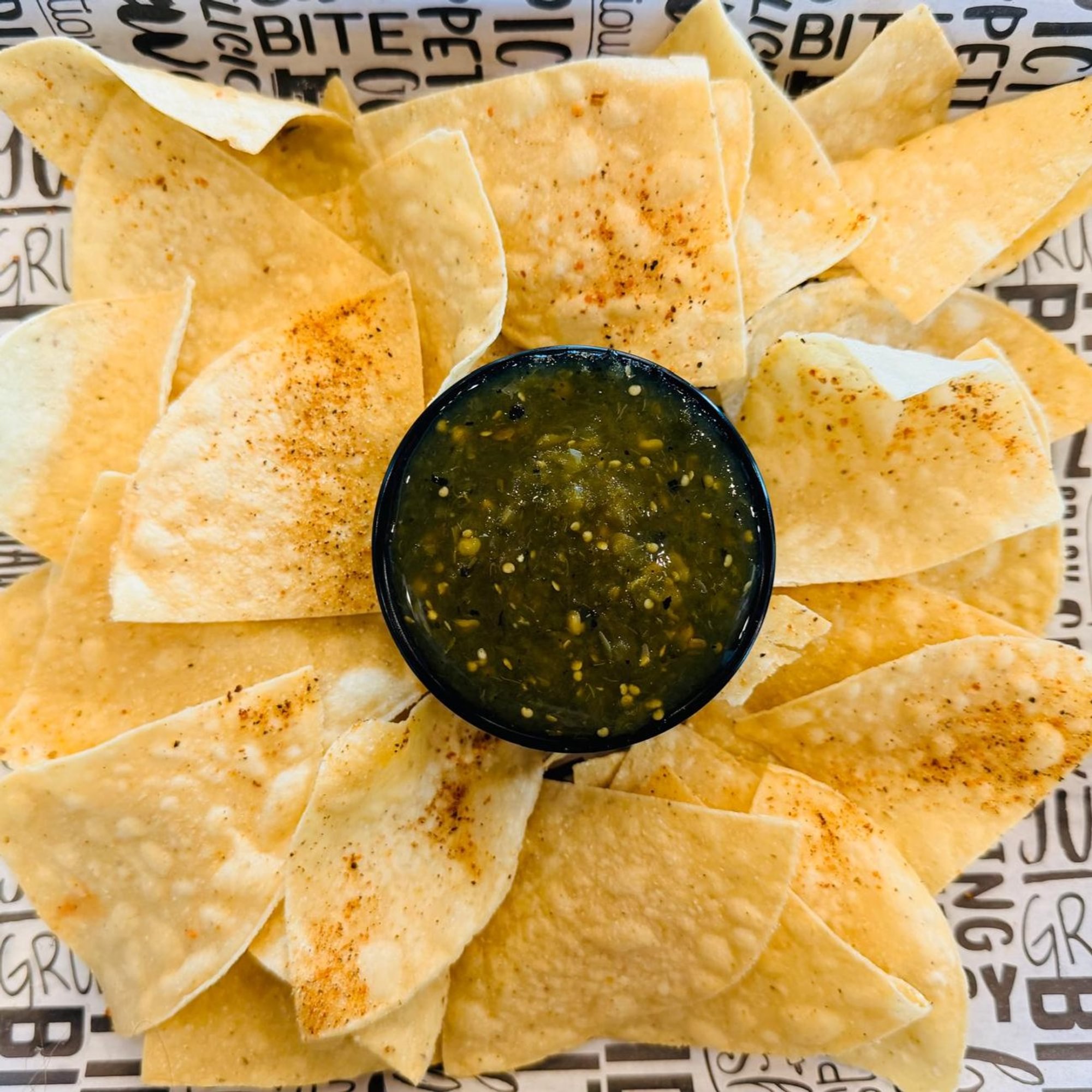 Salsa Verde & Chips (Personal)