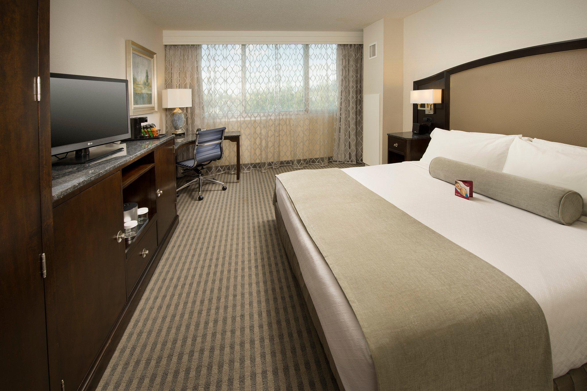 Crowne Plaza Seattle Airport Photo