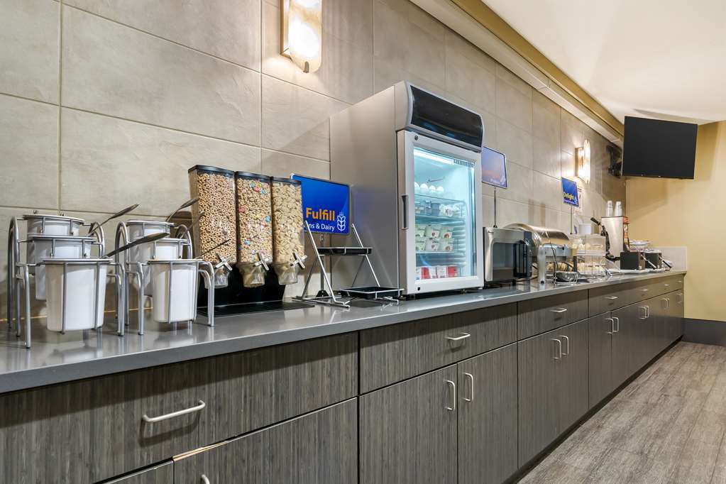 Best Western Columbia River Waterfront Hotel Astoria Image