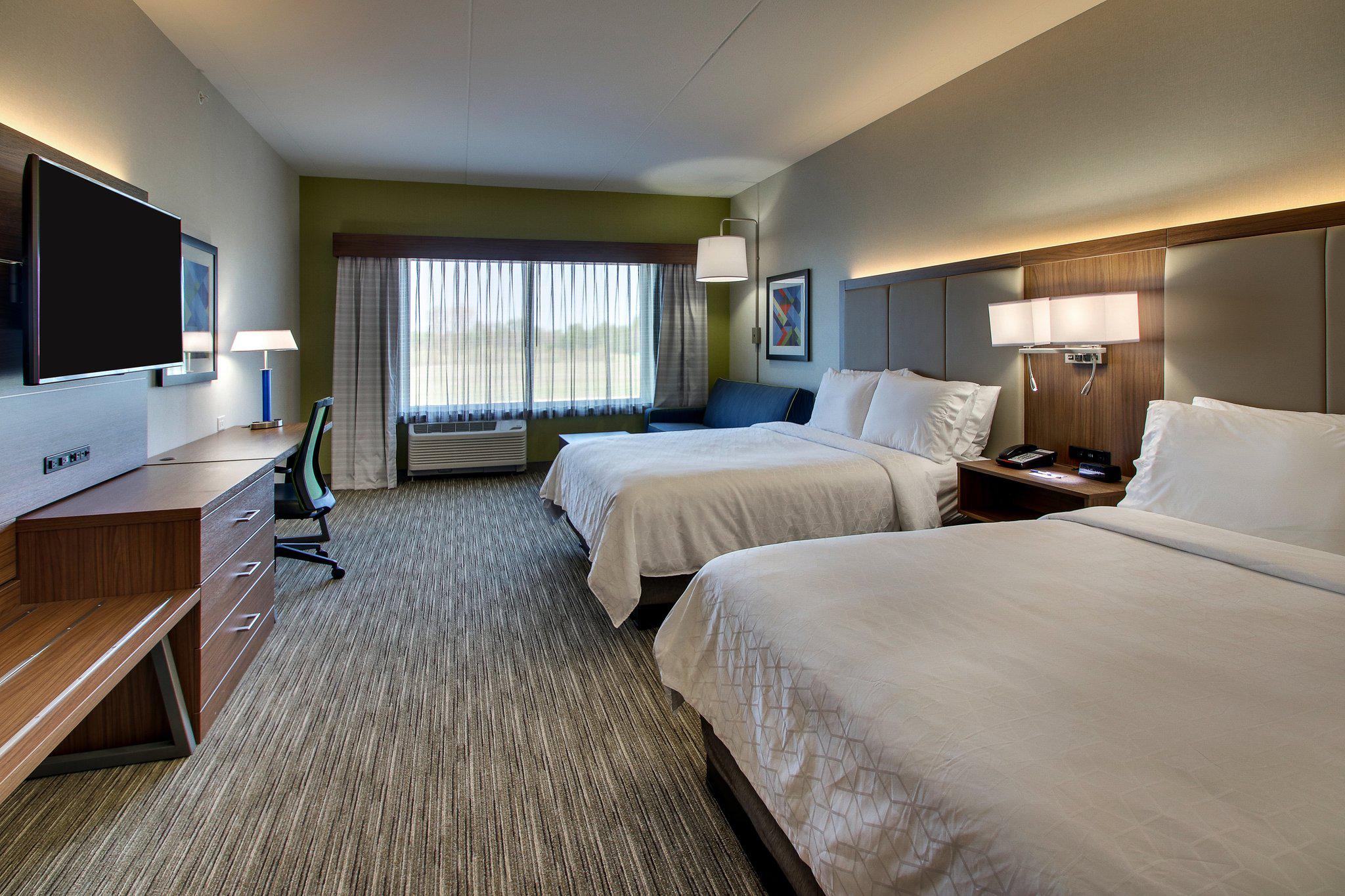 Holiday Inn Express & Suites Findlay North Photo