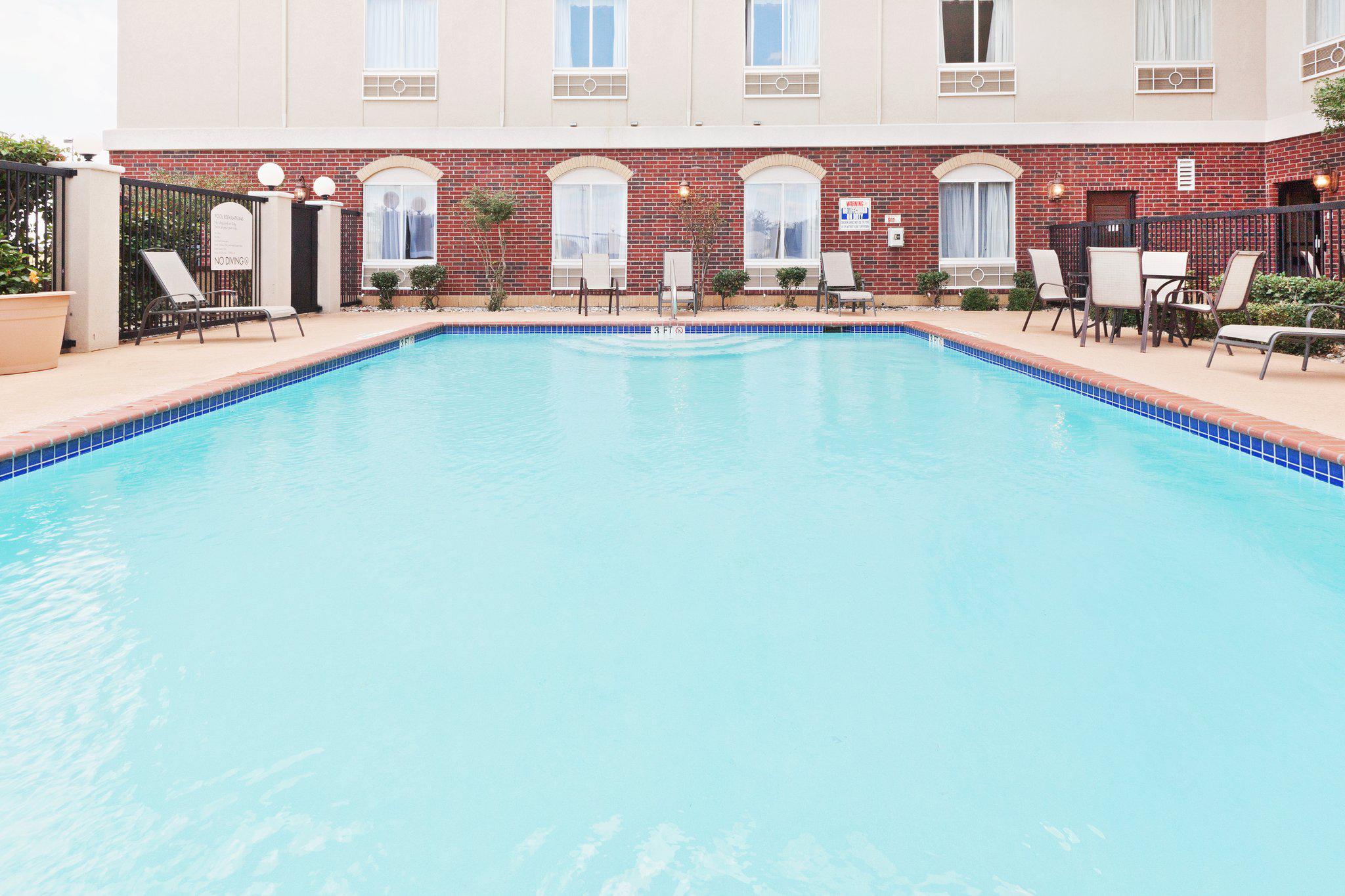 Holiday Inn Express & Suites Abilene Photo