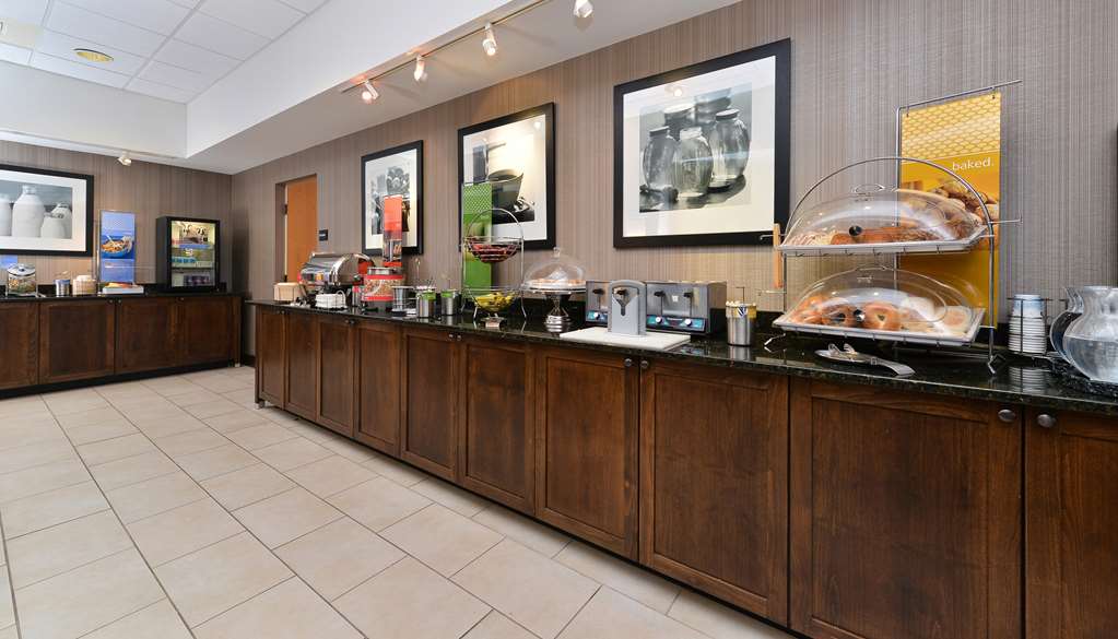 Hampton Inn Chicago-Carol Stream Image