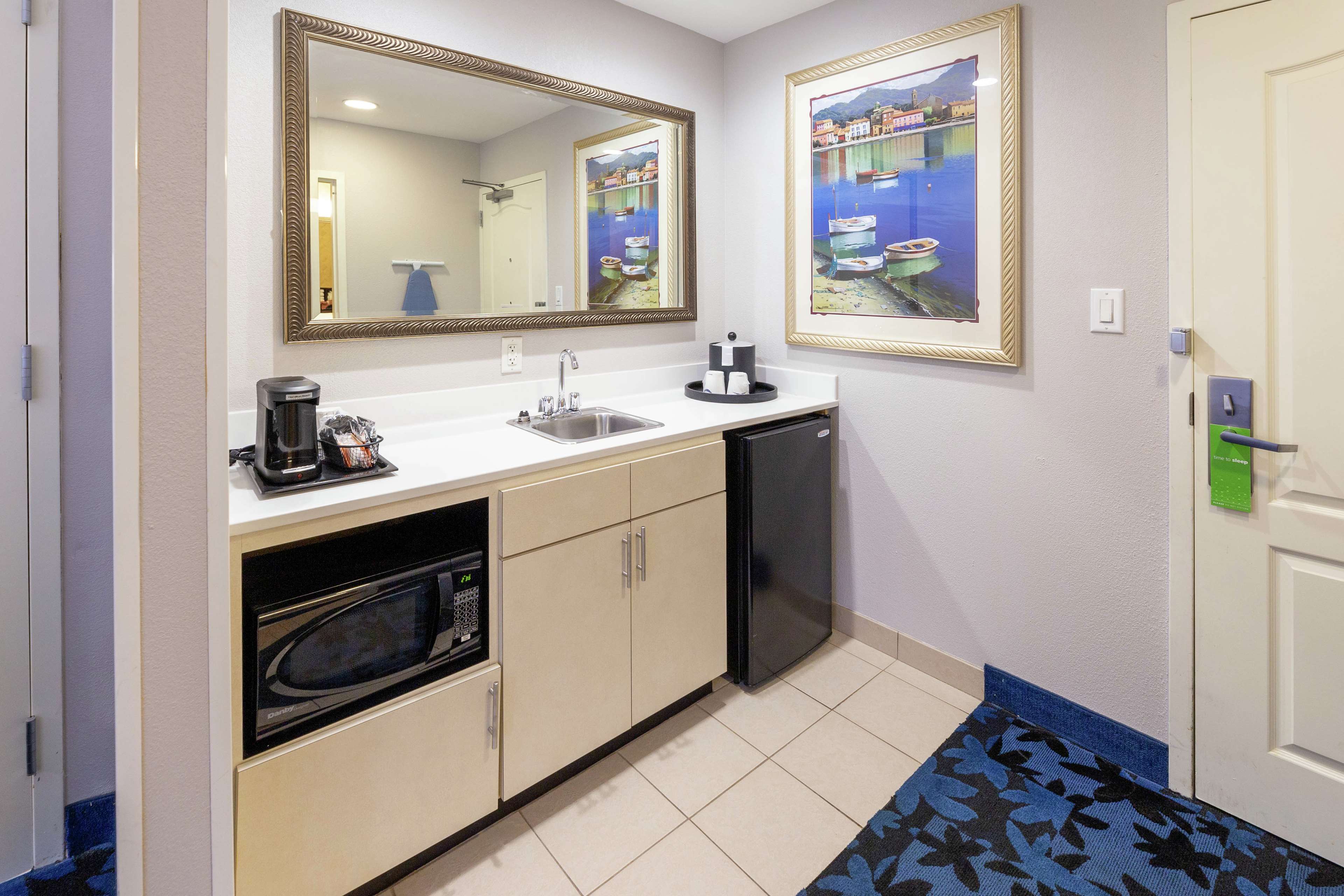 Hampton Inn & Suites Jacksonville Deerwood Park Photo