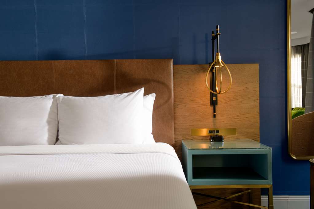 Hayes Mansion San Jose, Curio Collection by Hilton Image