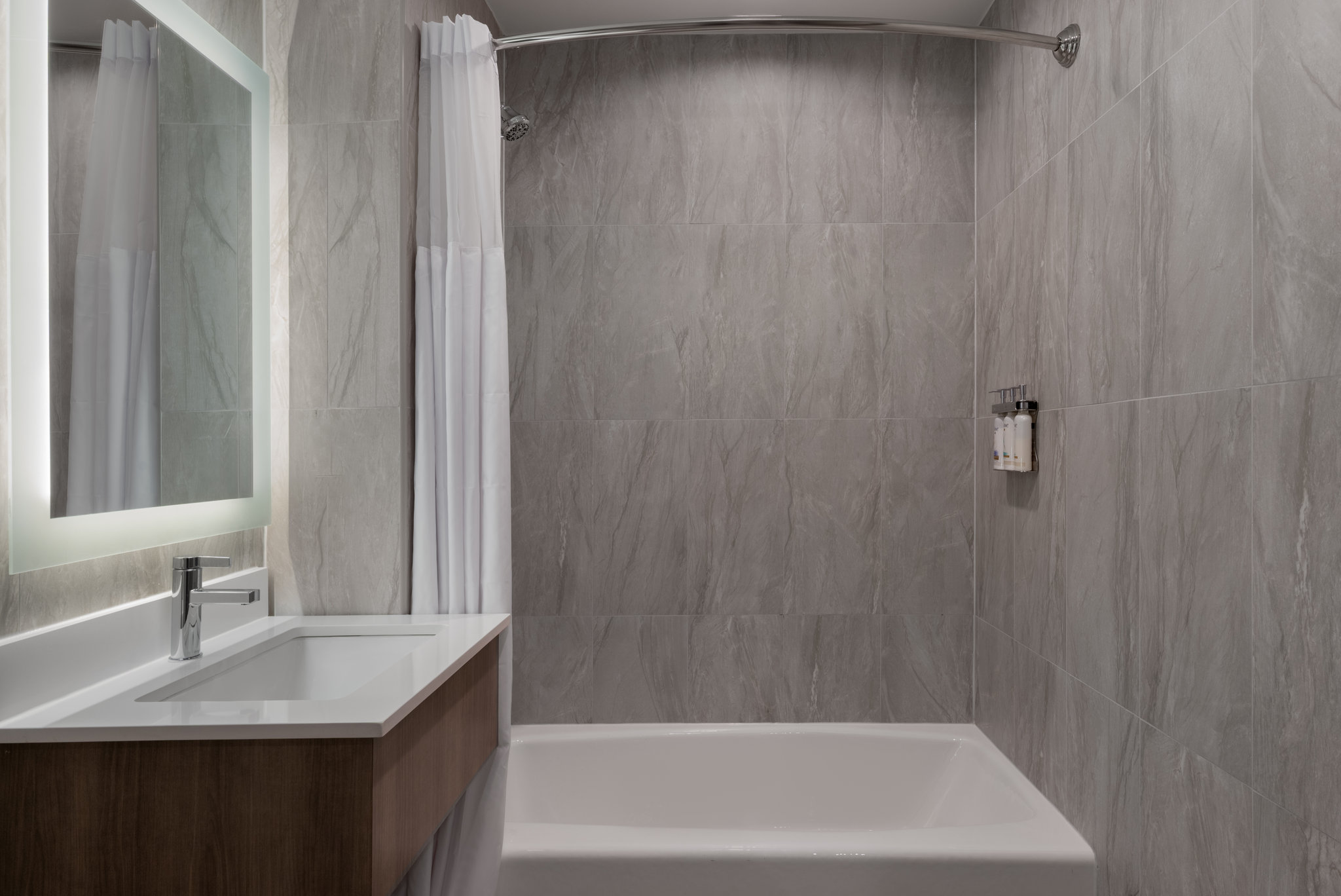 Holiday Inn Express & Suites Bronx - Zoo Area by IHG Image