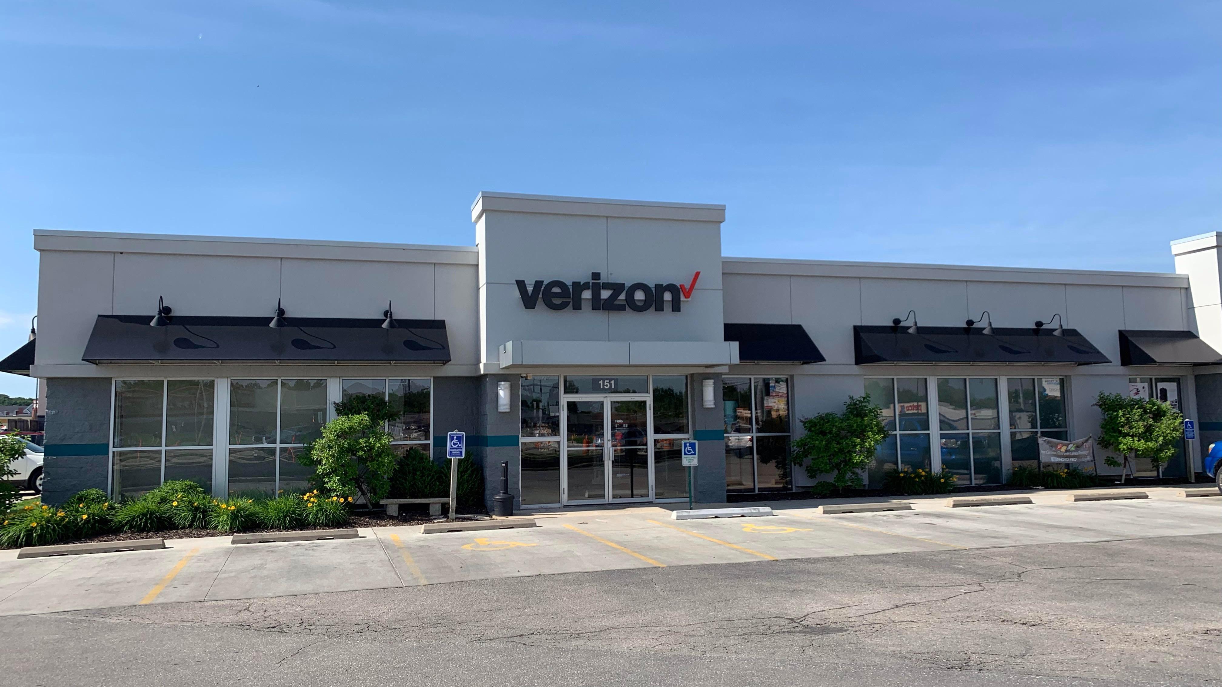 verizon wireless near me open now