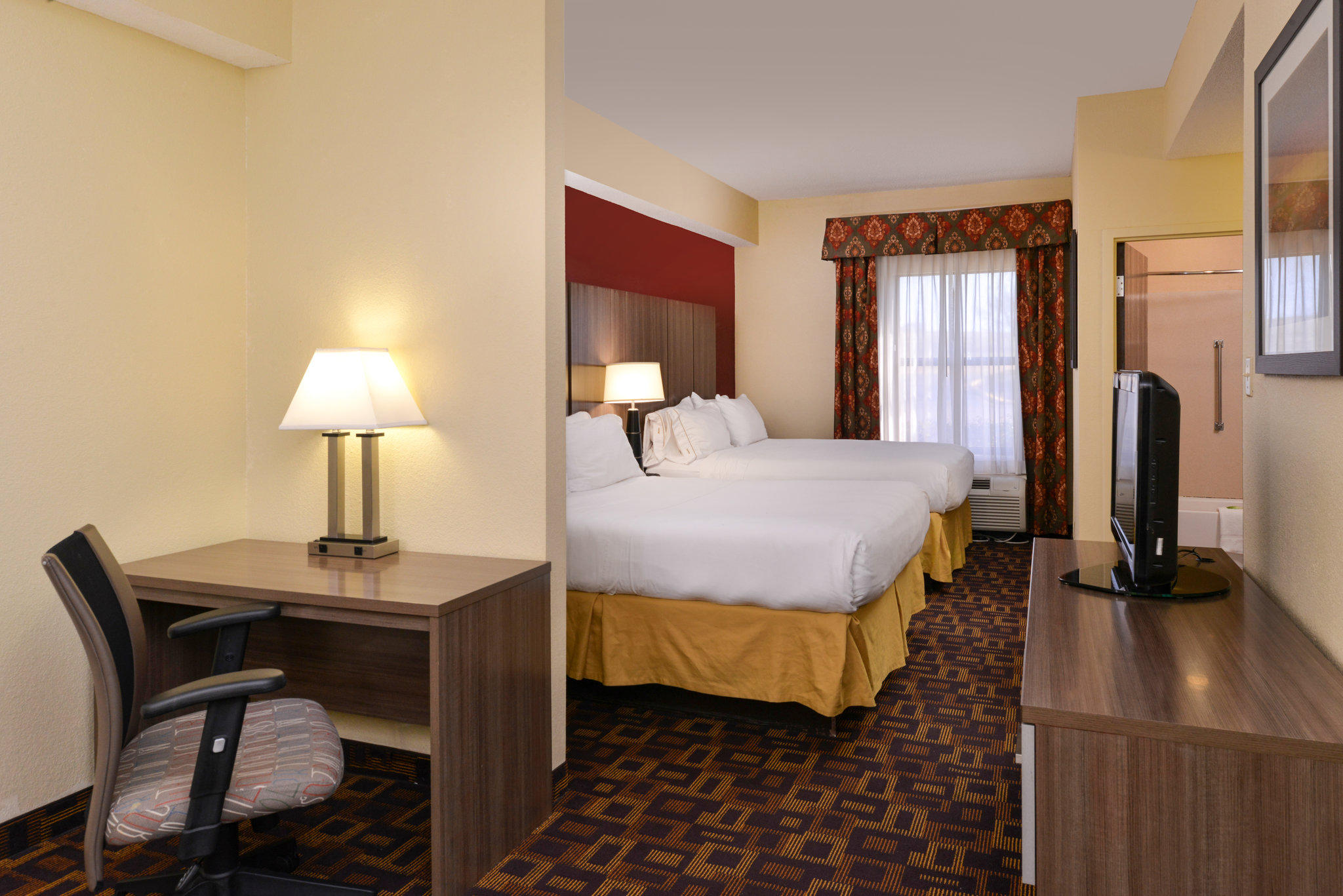 Holiday Inn Express & Suites Ridgeland - Jackson North Area Photo