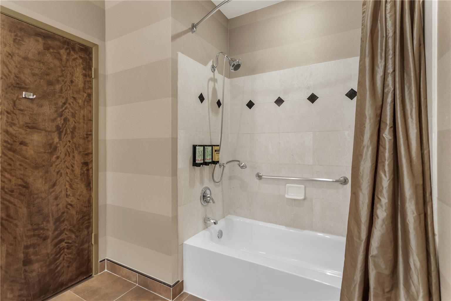 Best Western Plus Brookside Inn Image