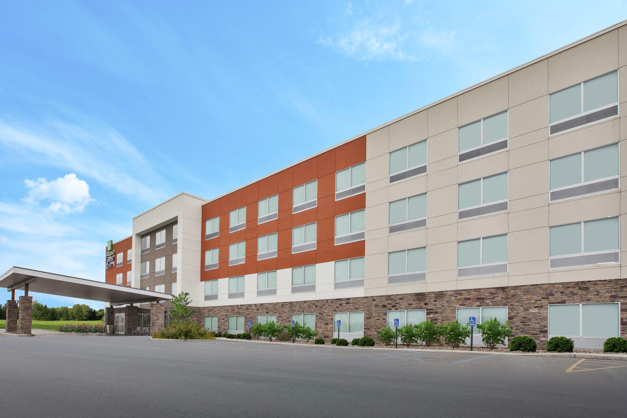 Holiday Inn Express & Suites Parkersburg East Photo