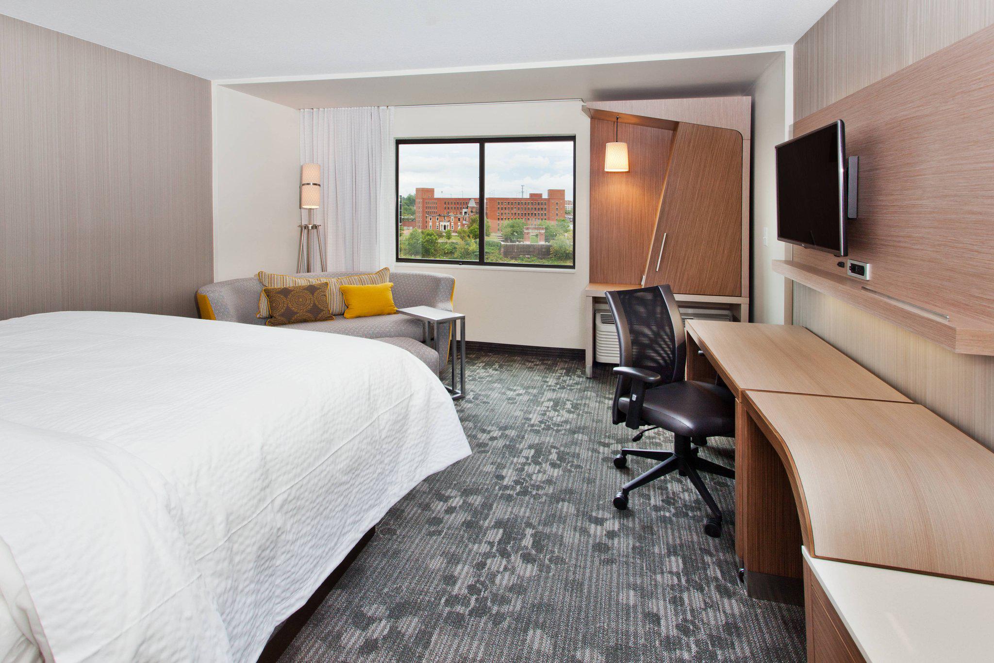 Courtyard by Marriott Columbus Phenix City/Riverfront Photo