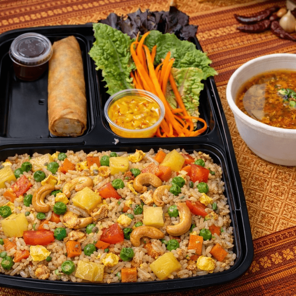B : PINEAPPLE FRIED RICE (Chicken)