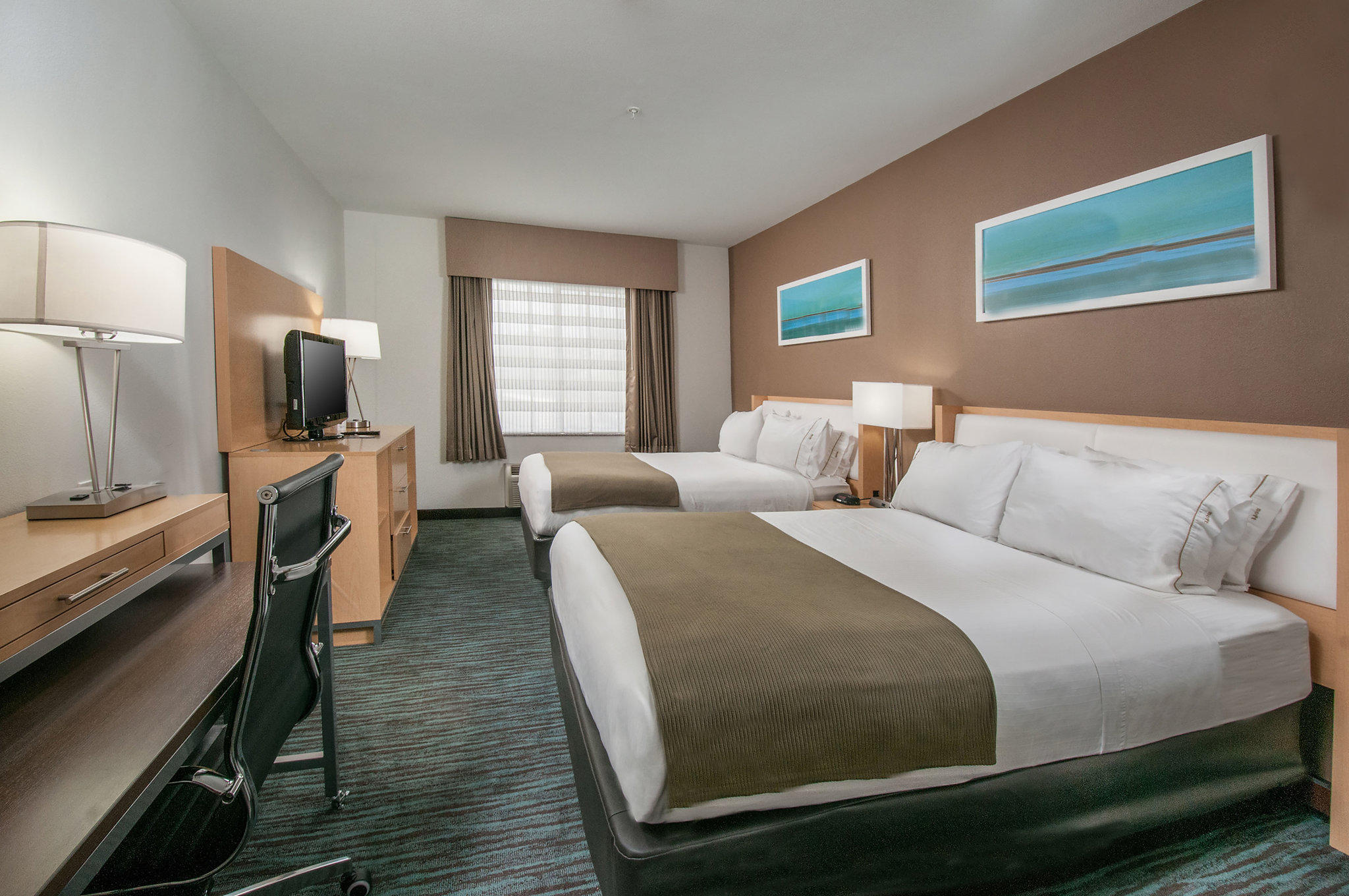 Holiday Inn Express & Suites San Antonio Rivercenter Area Photo