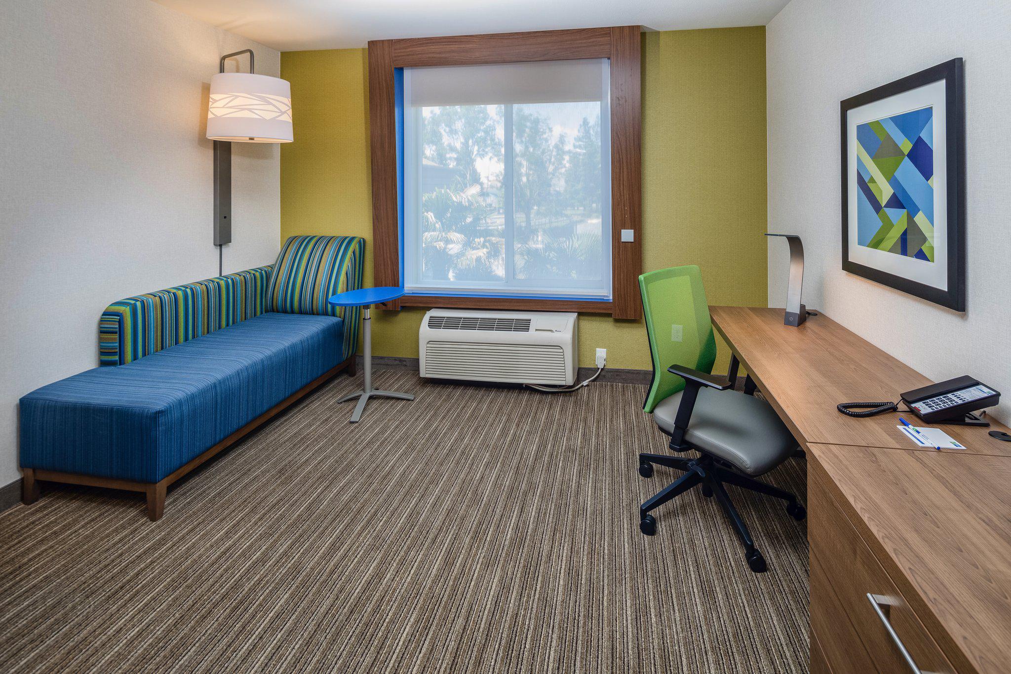 Holiday Inn Express & Suites Modesto-Salida Photo