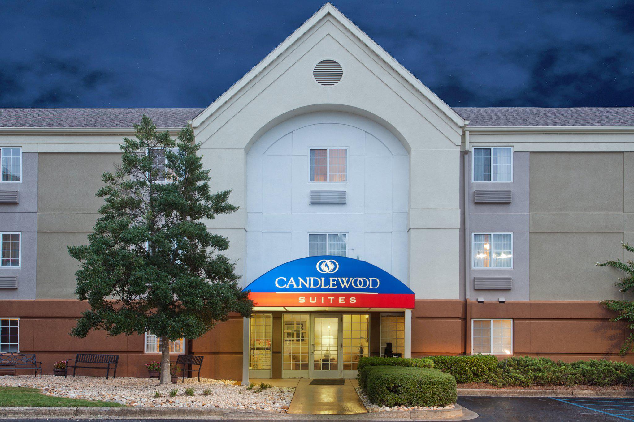 Candlewood Suites Cleveland-N. Olmsted Photo