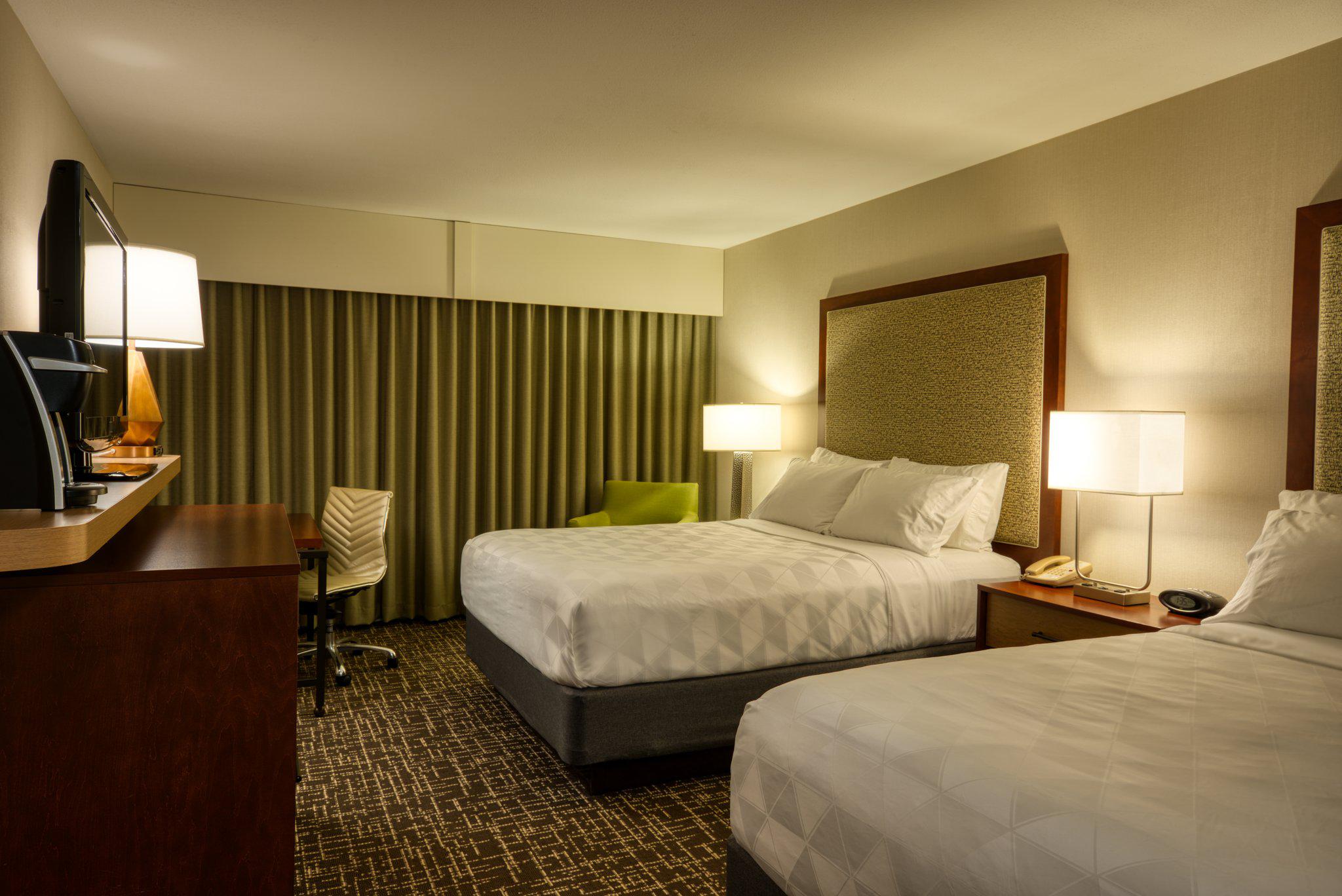 Holiday Inn & Suites Minneapolis - Lakeville Photo